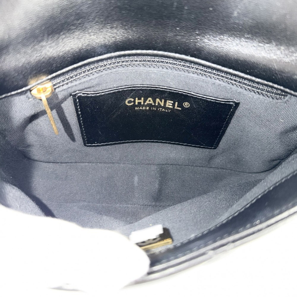 Chanel Black Leather Shoulder Bag (Pre-Owned)