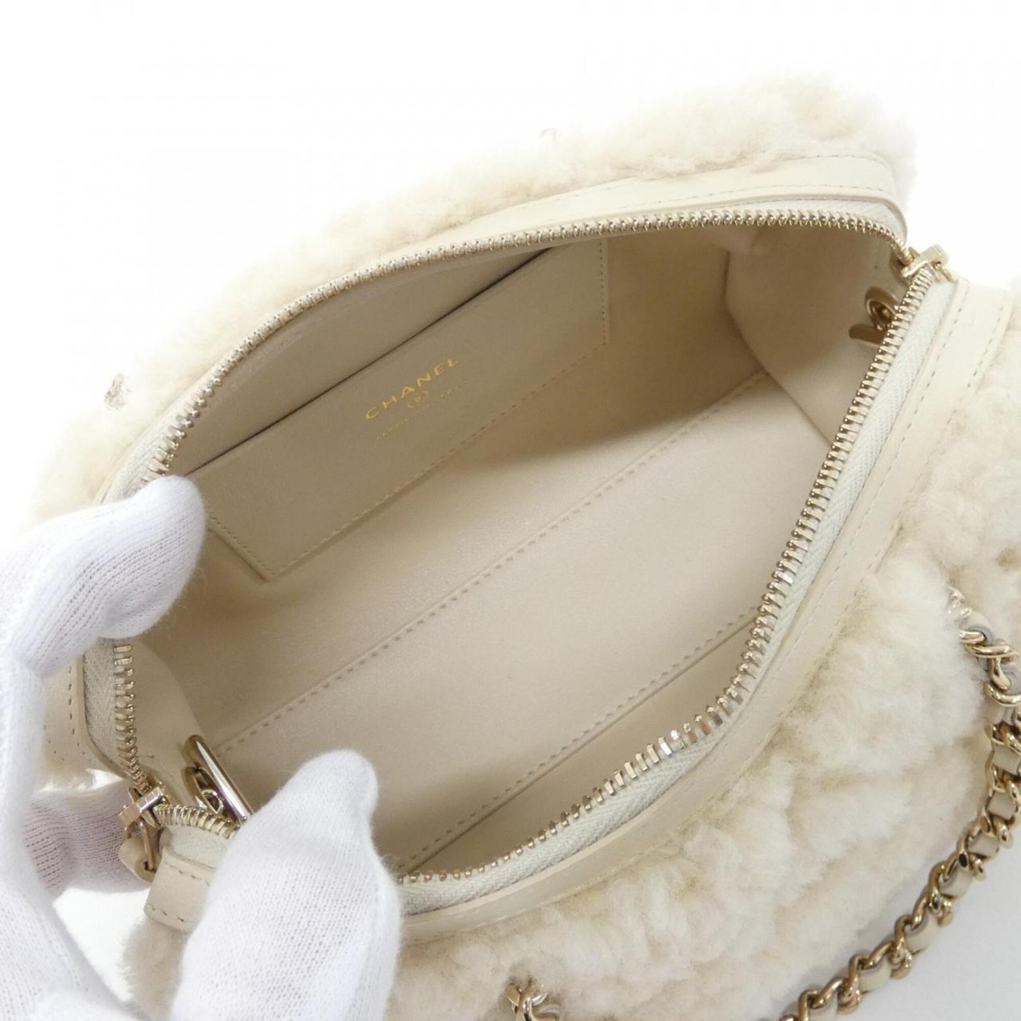 Chanel Ivory Handbag (Pre-Owned)