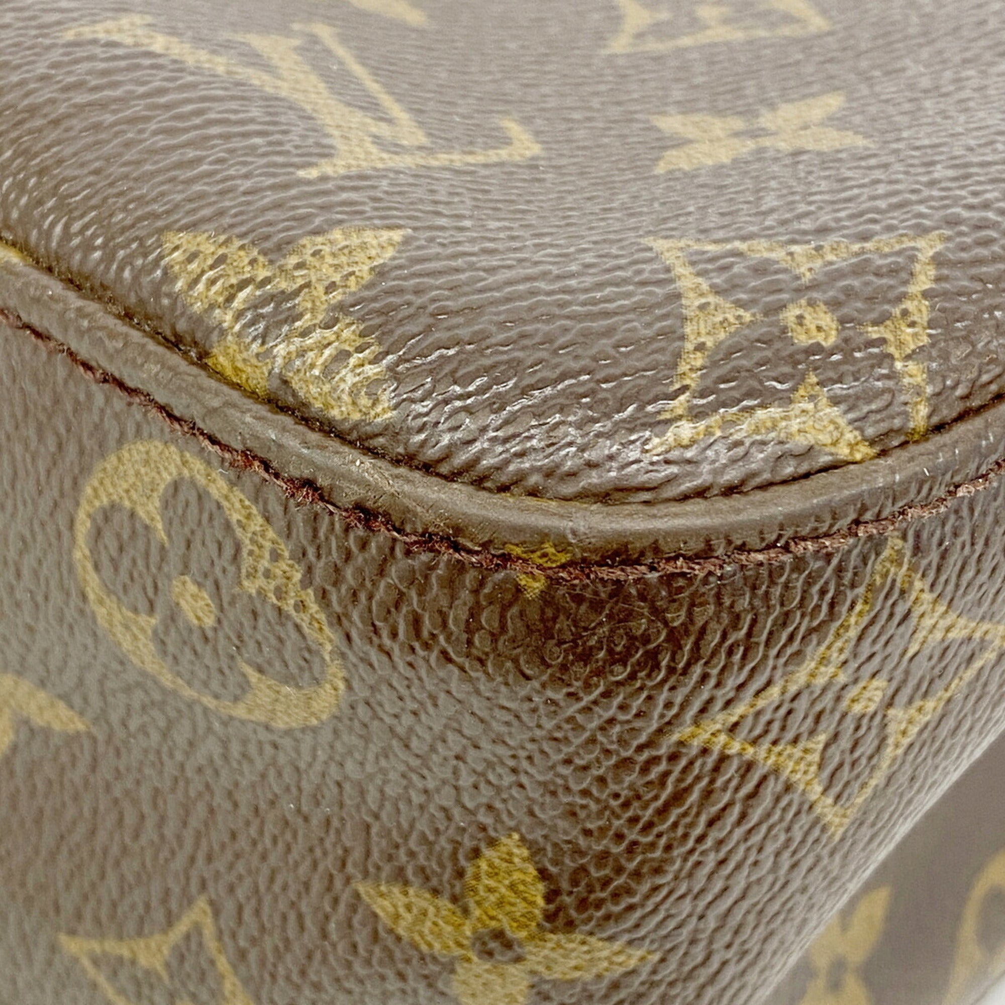 Louis Vuitton Brown Shoulder Bag (Pre-Owned)
