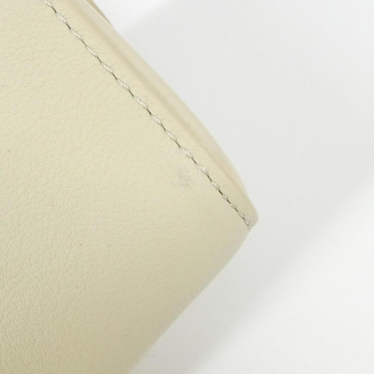 Louis Vuitton Beige Leather Shoulder Bag (Pre-Owned)