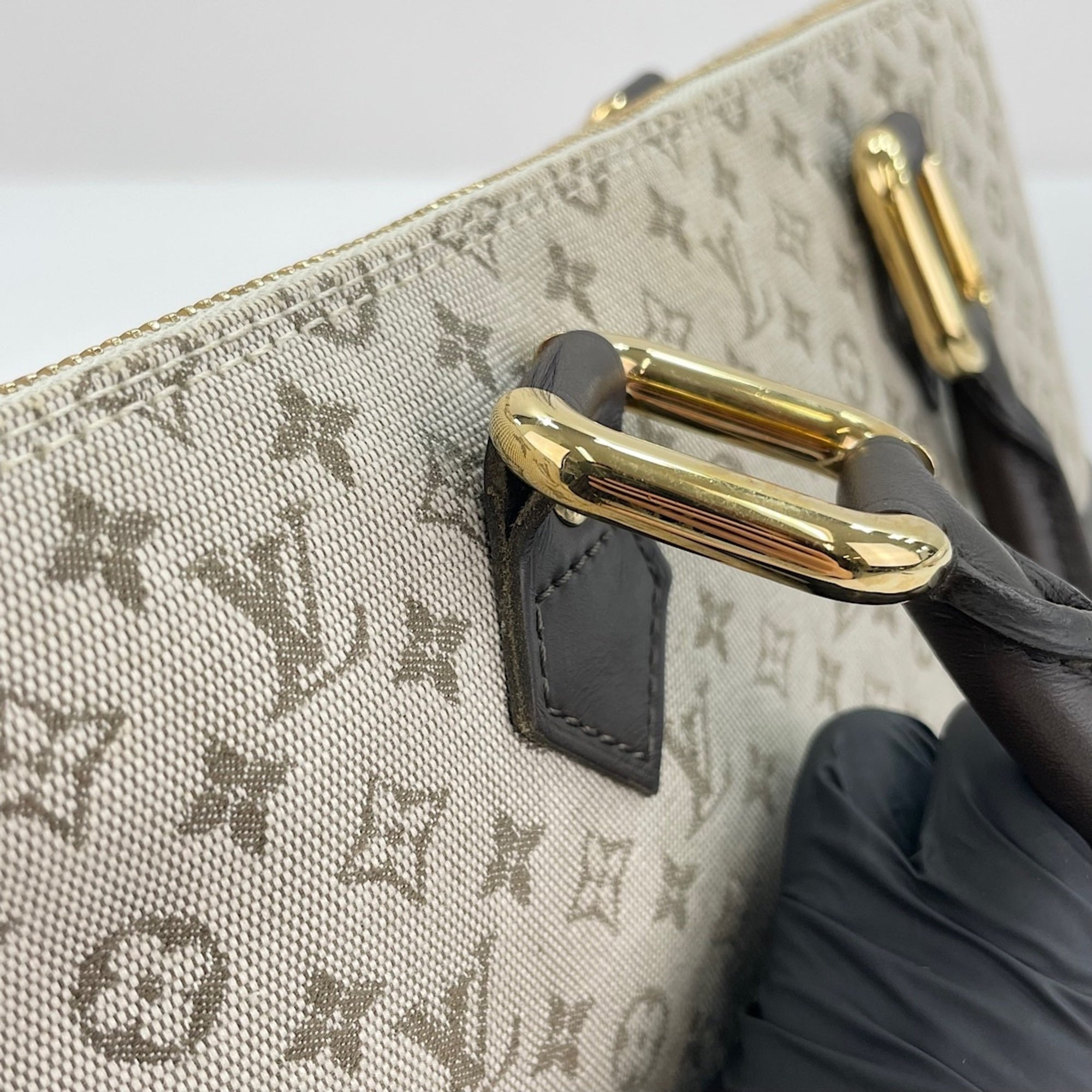 Louis Vuitton Khaki Handbag (Pre-Owned)