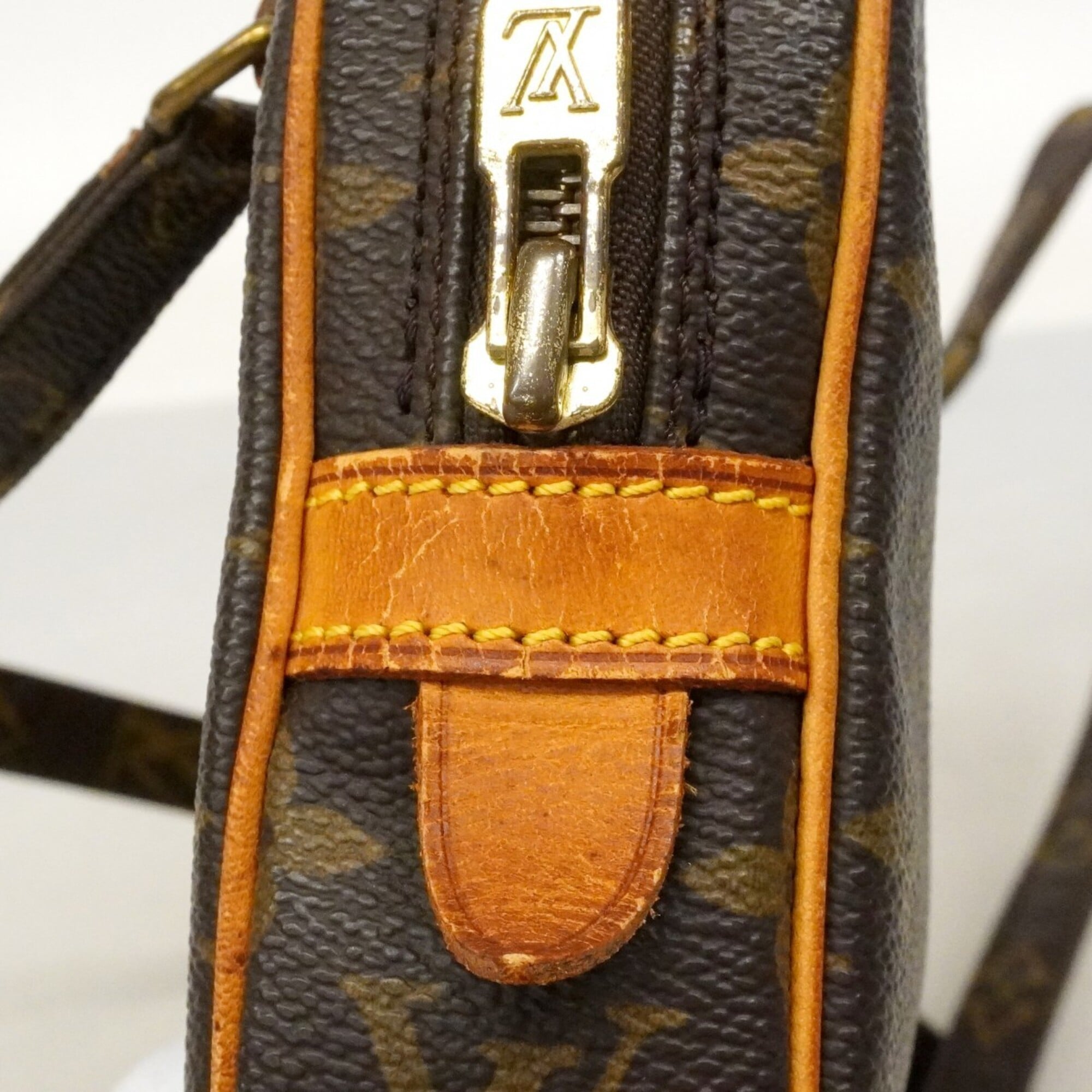 Louis Vuitton Brown Shoulder Bag (Pre-Owned)