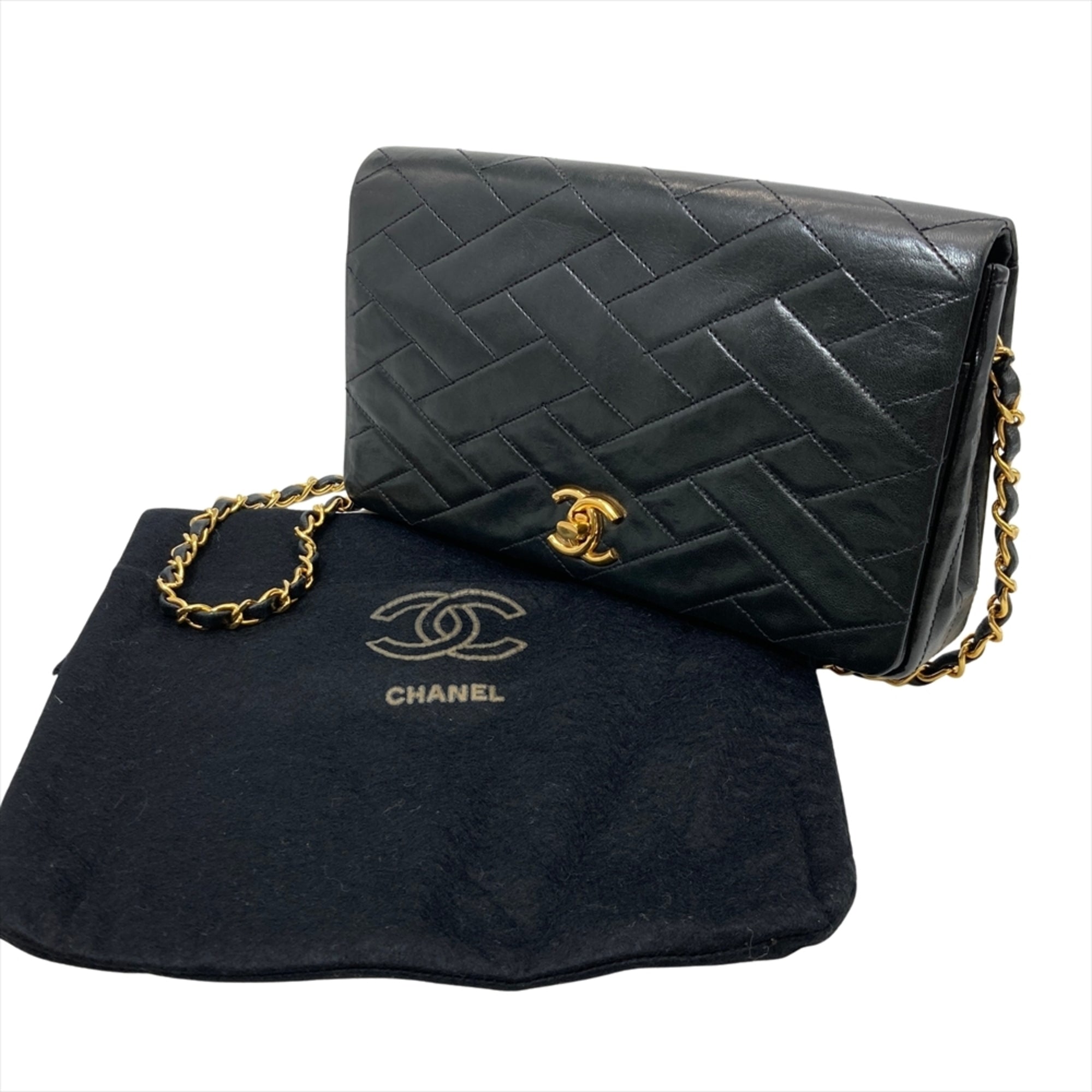 Chanel Black Leather Shoulder Bag (Pre-Owned)