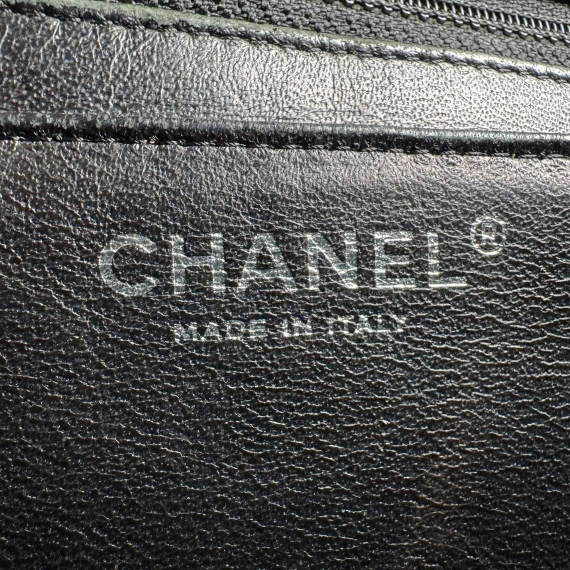 Chanel Black Grained Calfskin Shoulder Bag (Pre-Owned)