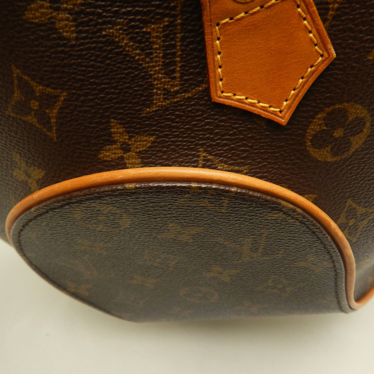 Louis Vuitton Brown Monogram Monogram Canvas Handbag (Pre-Owned)