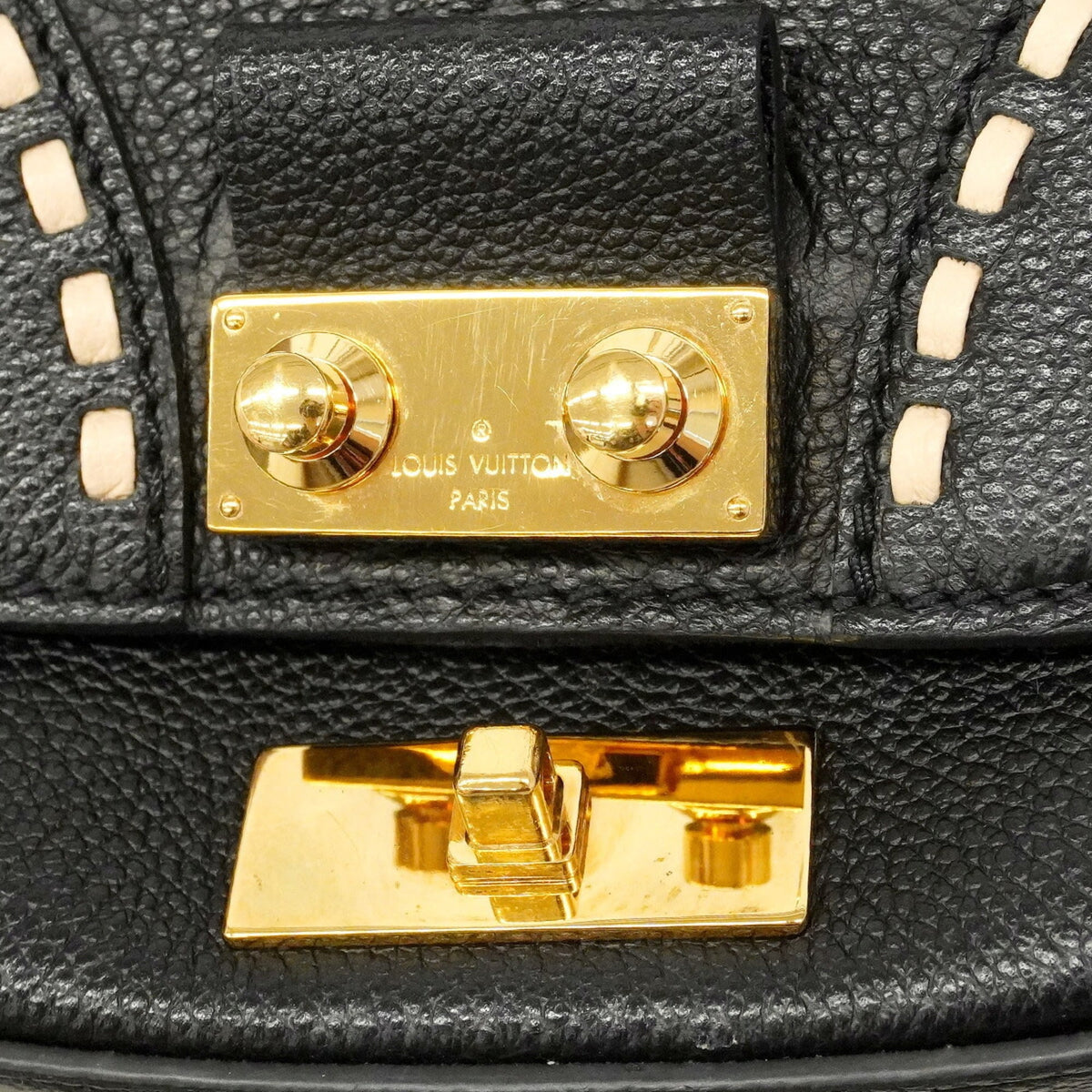 Louis Vuitton Noir Shoulder Bag (Pre-Owned)