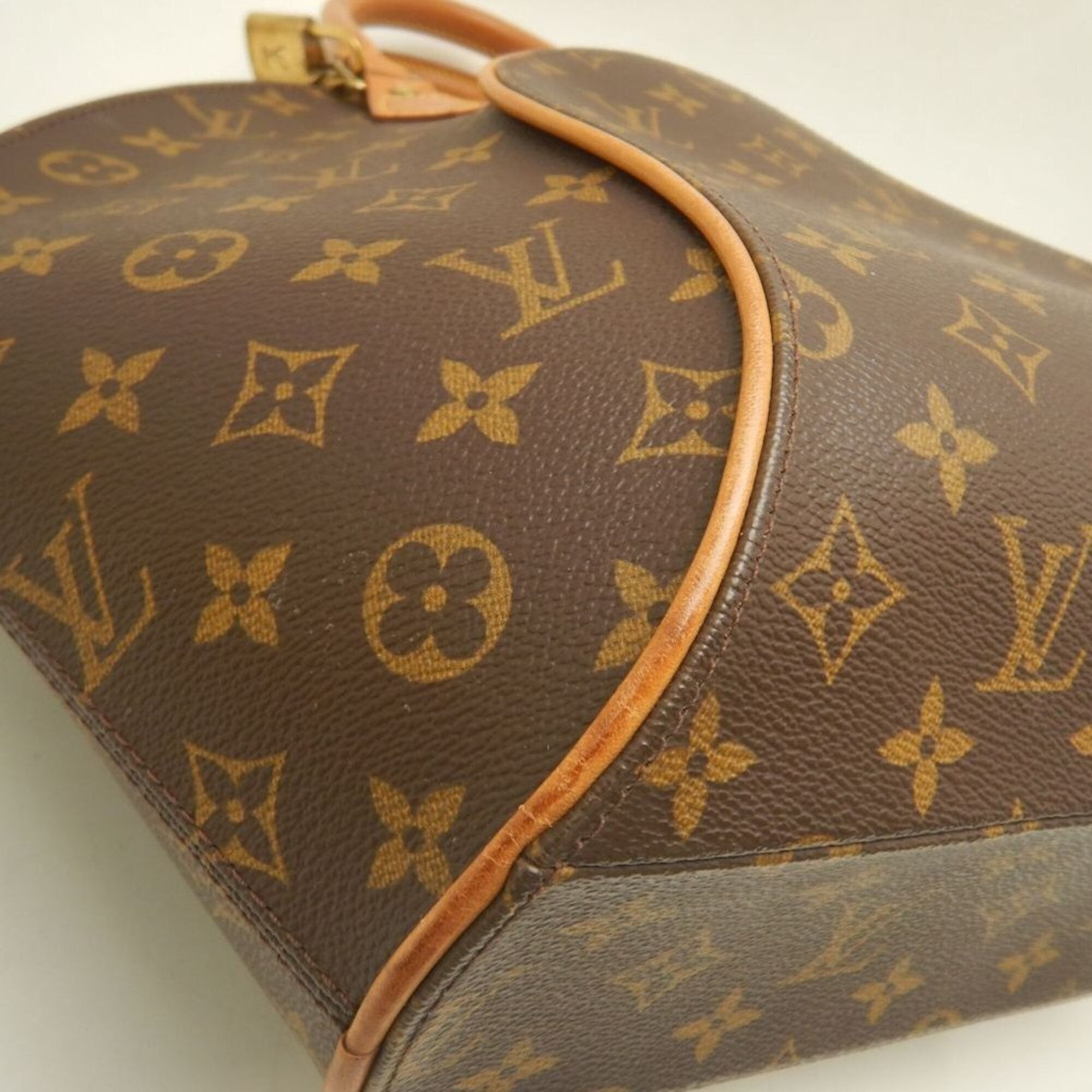 Louis Vuitton Brown Monogram Canvas Handbag (Pre-Owned)