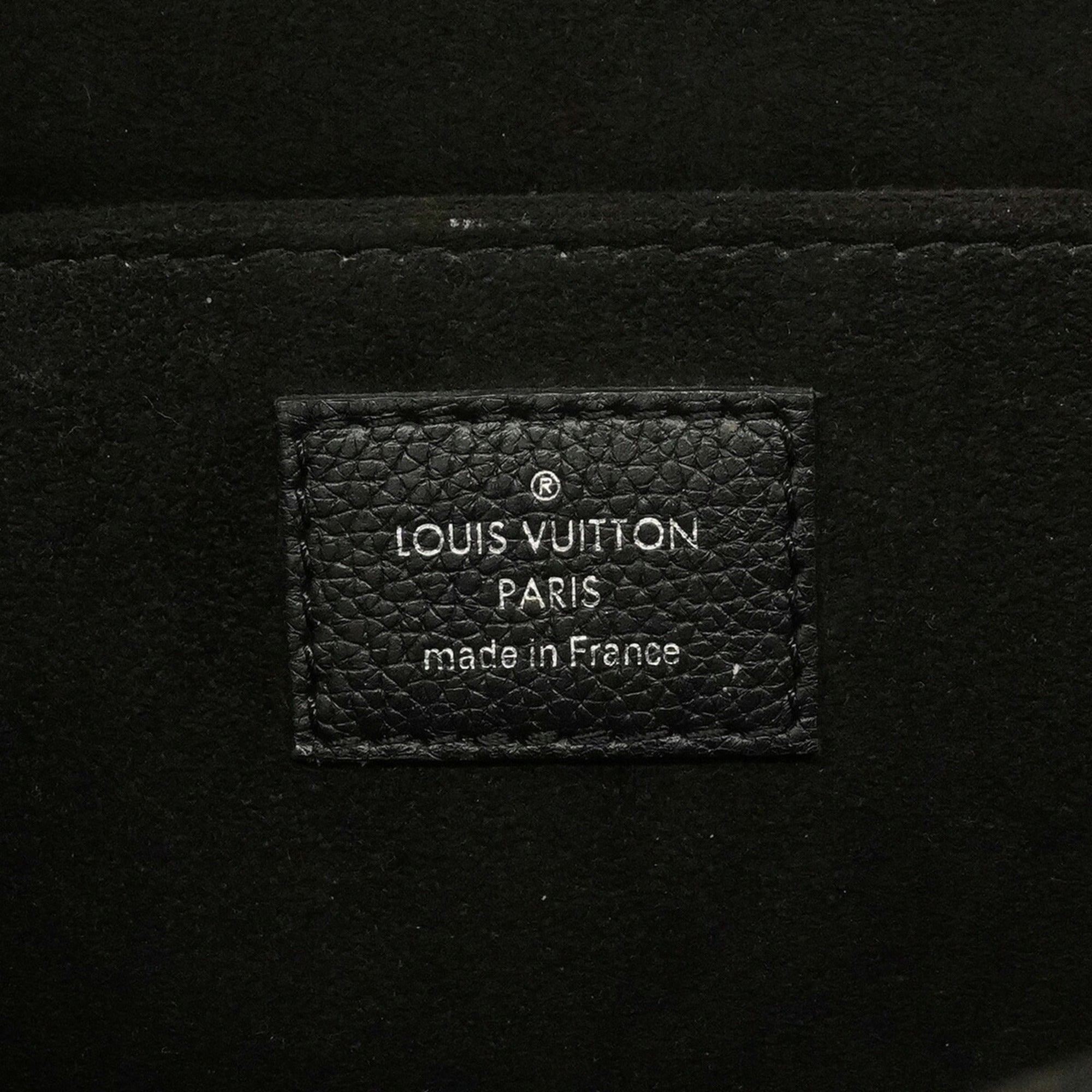 Louis Vuitton Noir Handbag (Pre-Owned)