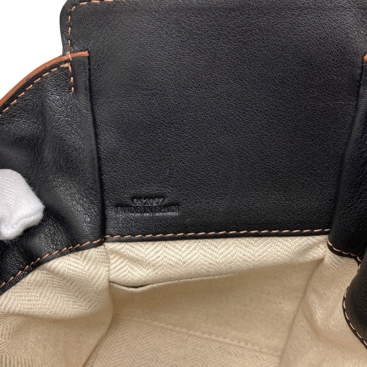 Loewe Beige Black Leather Handbag (Pre-Owned)