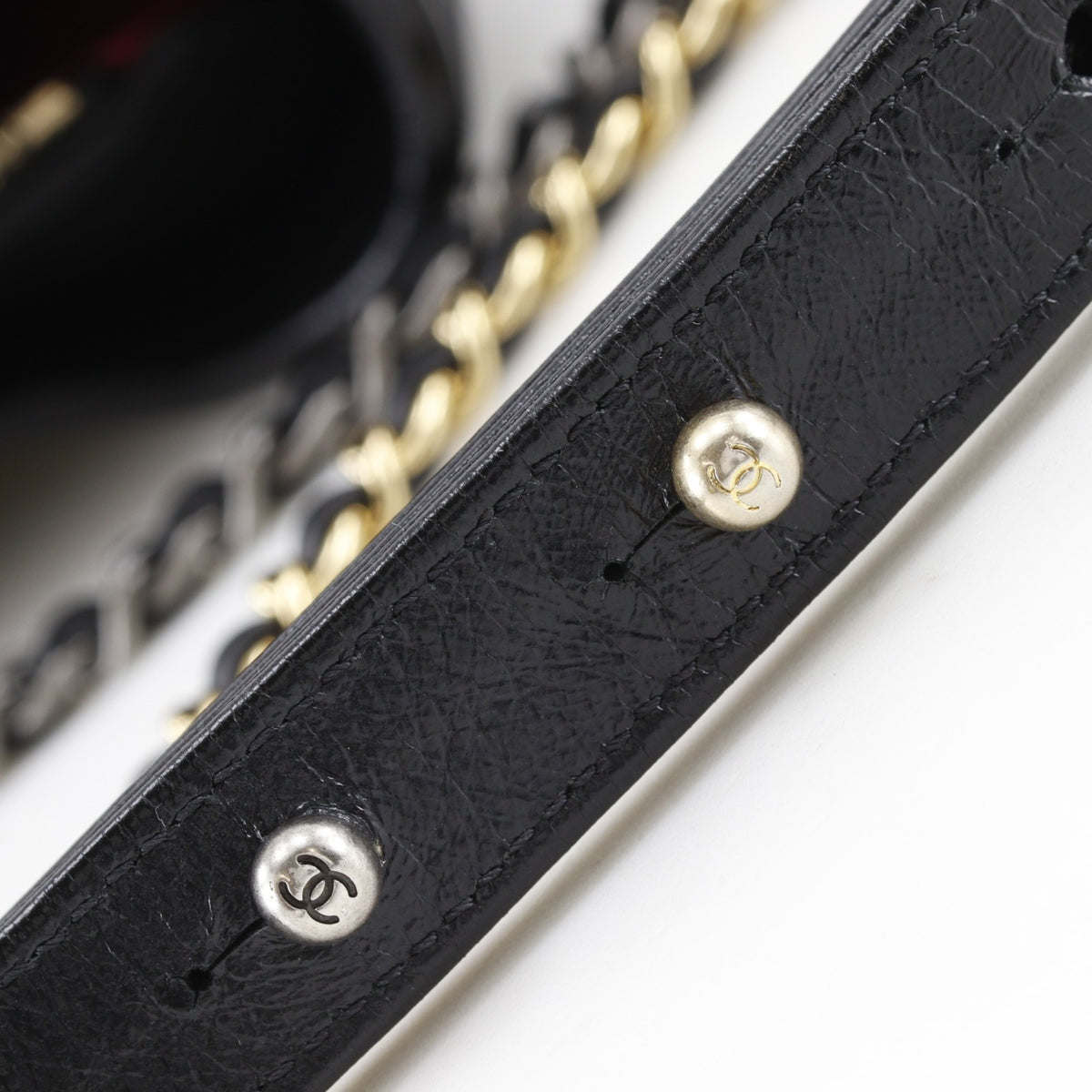 Chanel Black Leather Shoulder Bag (Pre-Owned)