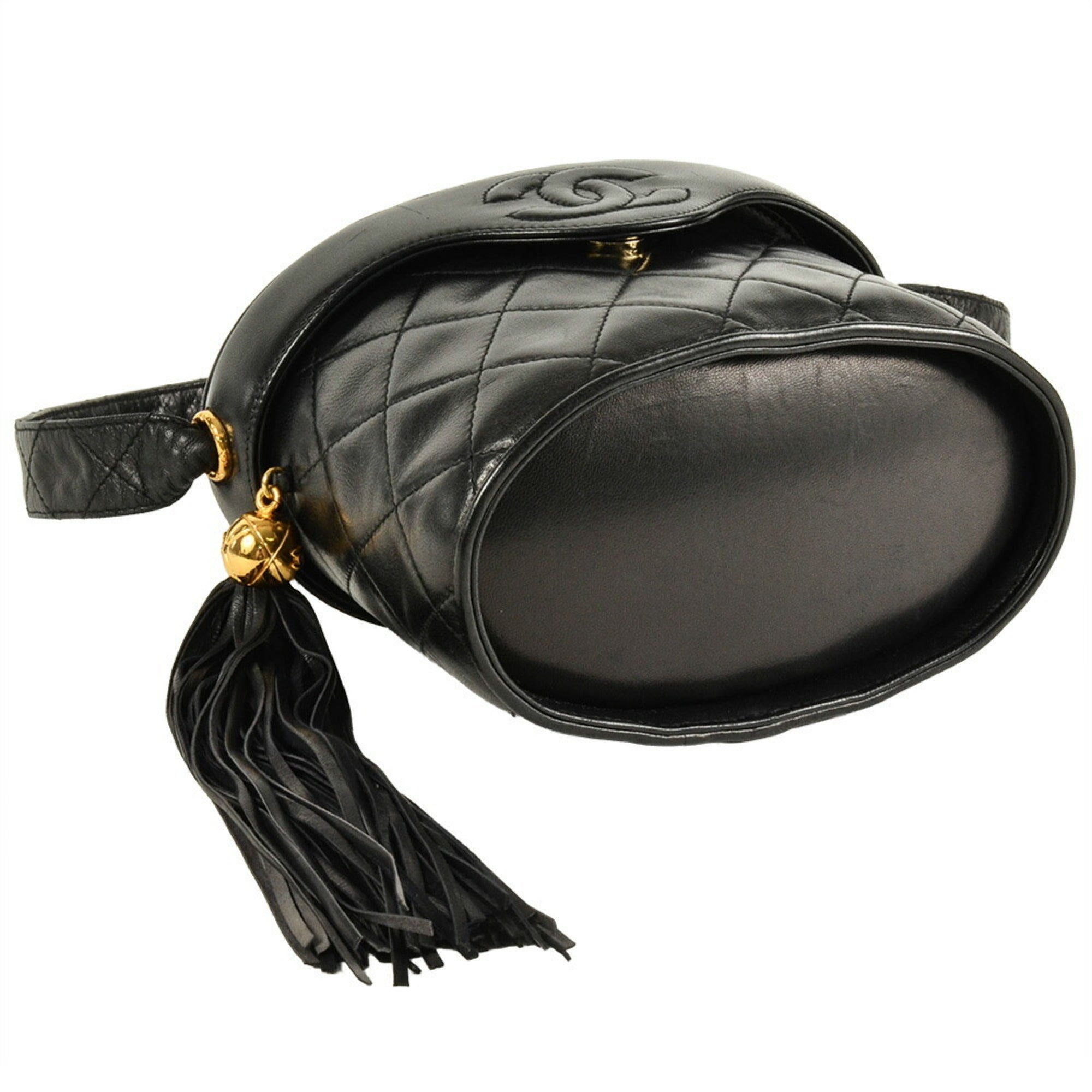 Chanel Matelasse Black Leather Shoulder Bag (Pre-Owned)