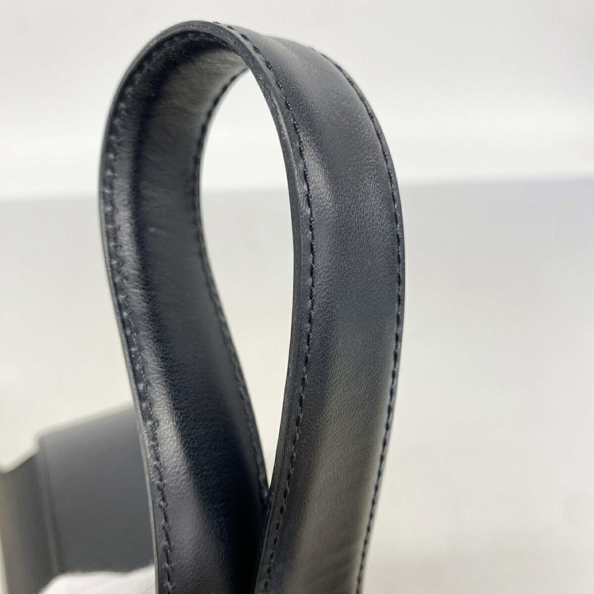 Louis Vuitton Noir Shoulder Bag (Pre-Owned)