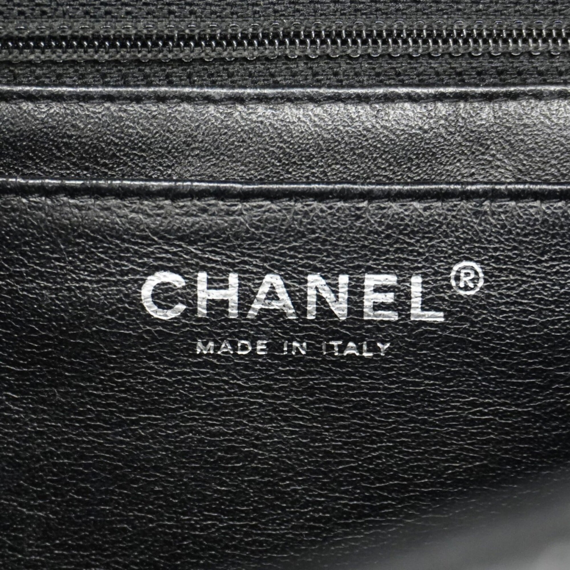 Chanel Black Grained Calfskin Shoulder Bag (Pre-Owned)