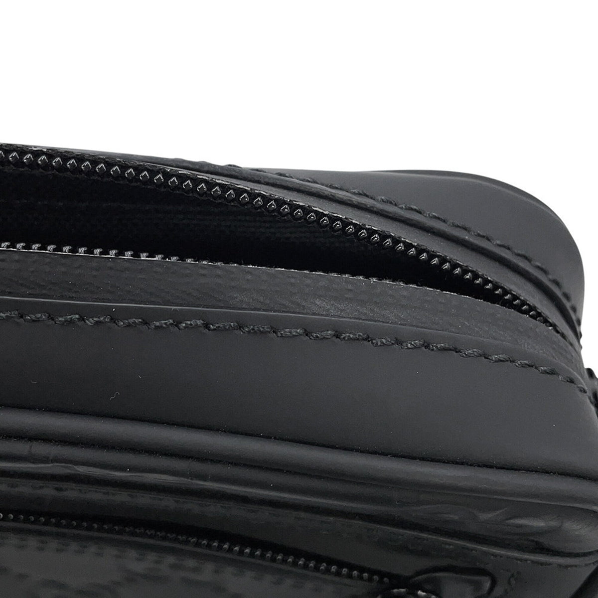 Gucci Black Rubber Canvas Shoulder Bag (Pre-Owned)