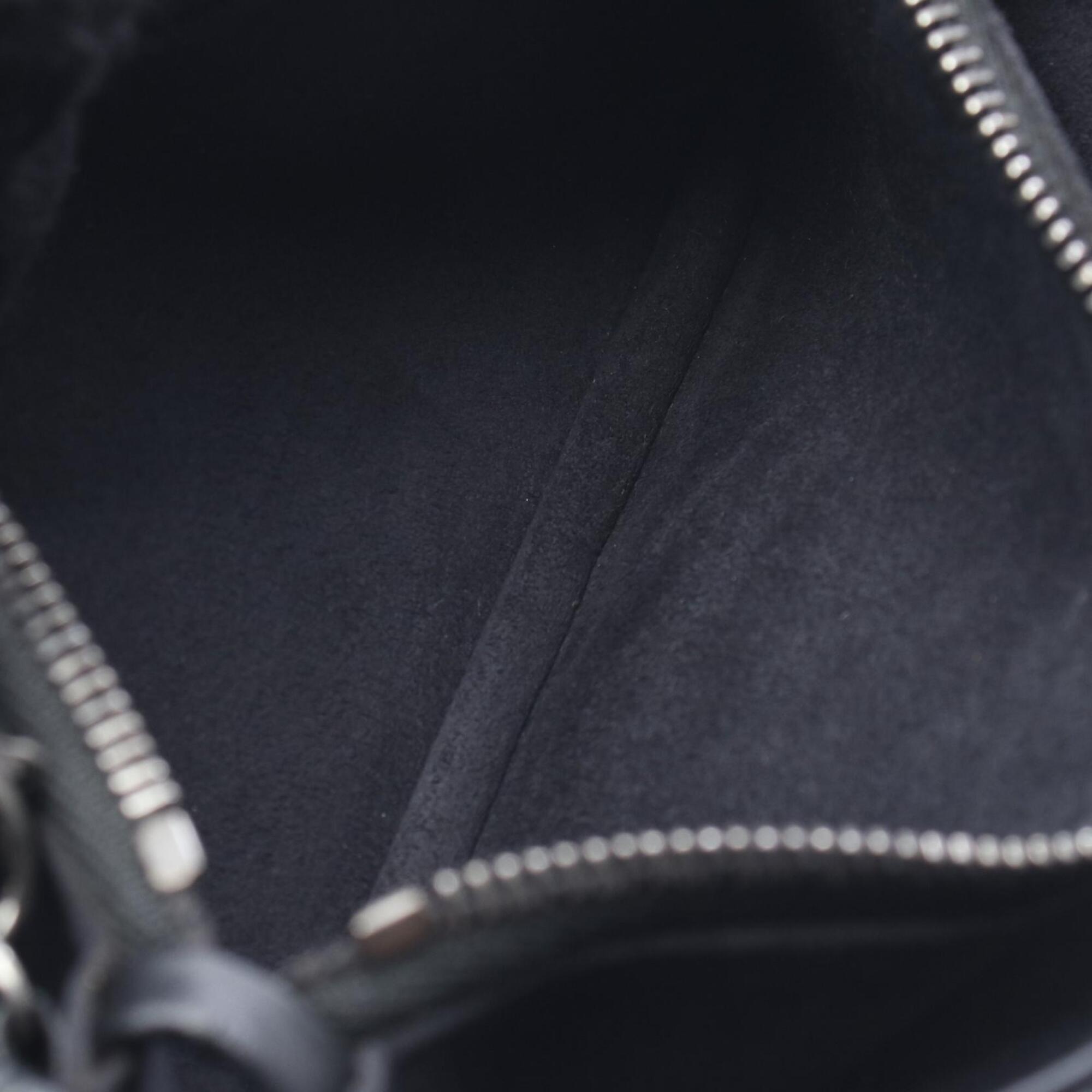 Chanel Black Leather Shoulder Bag (Pre-Owned)