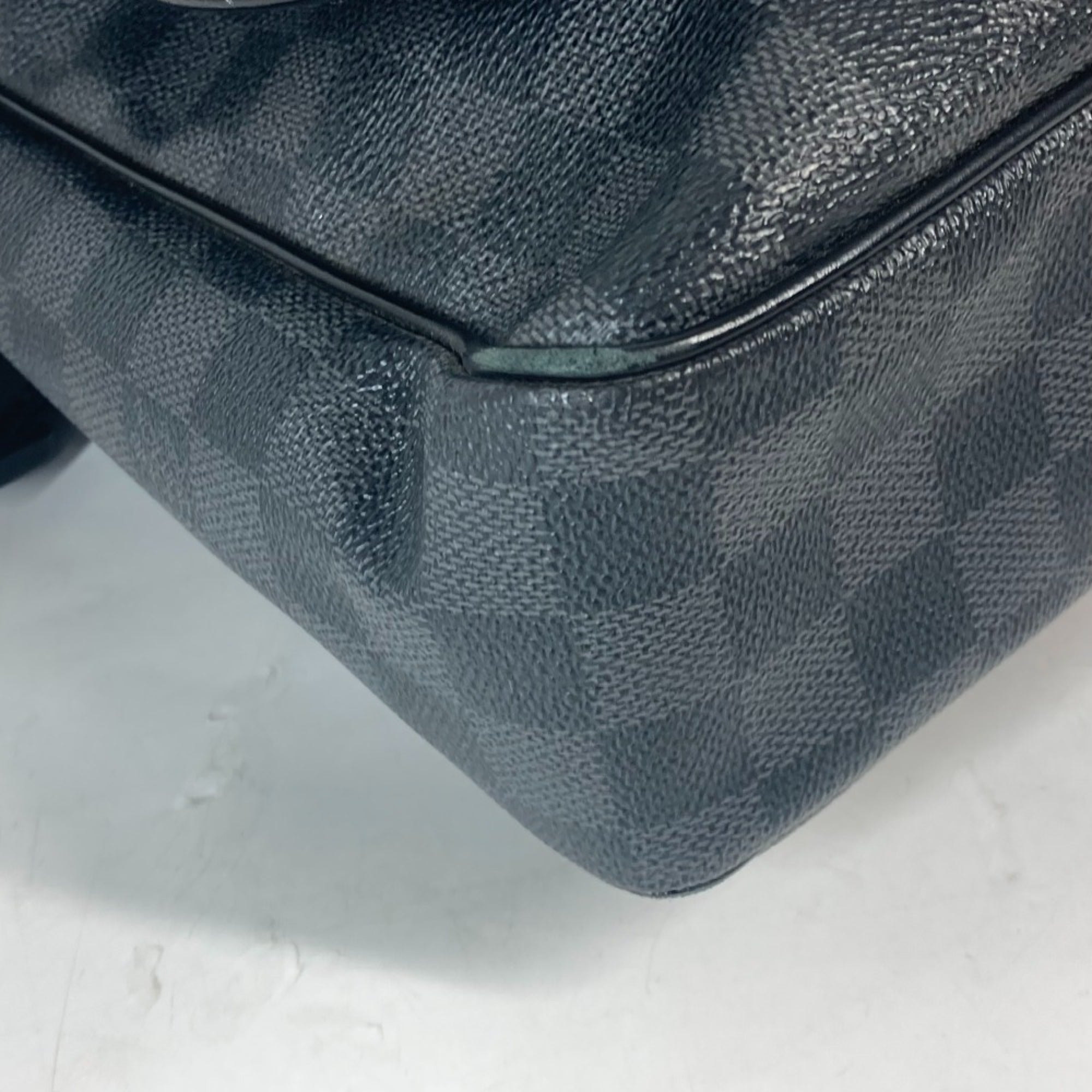 Louis Vuitton Black Damier Graphite Messenger Bag Shoulder Bag (Pre-Owned)