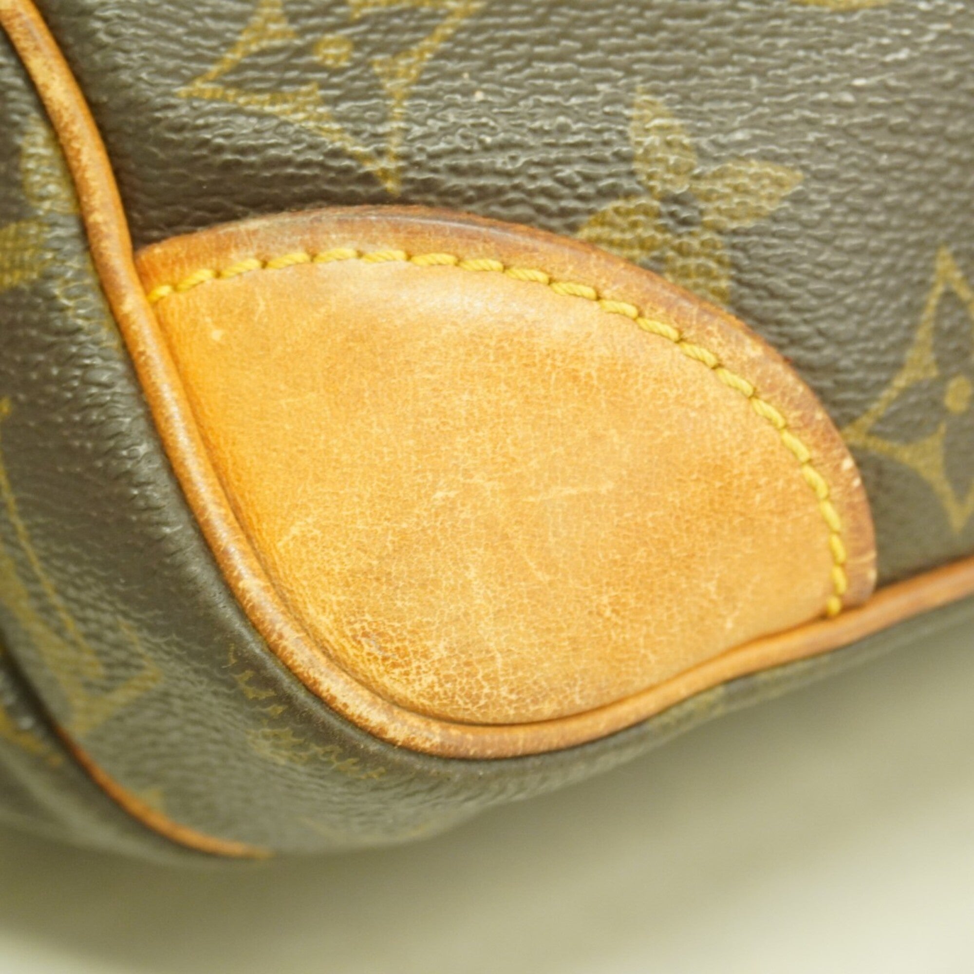 Louis Vuitton Brown Shoulder Bag (Pre-Owned)