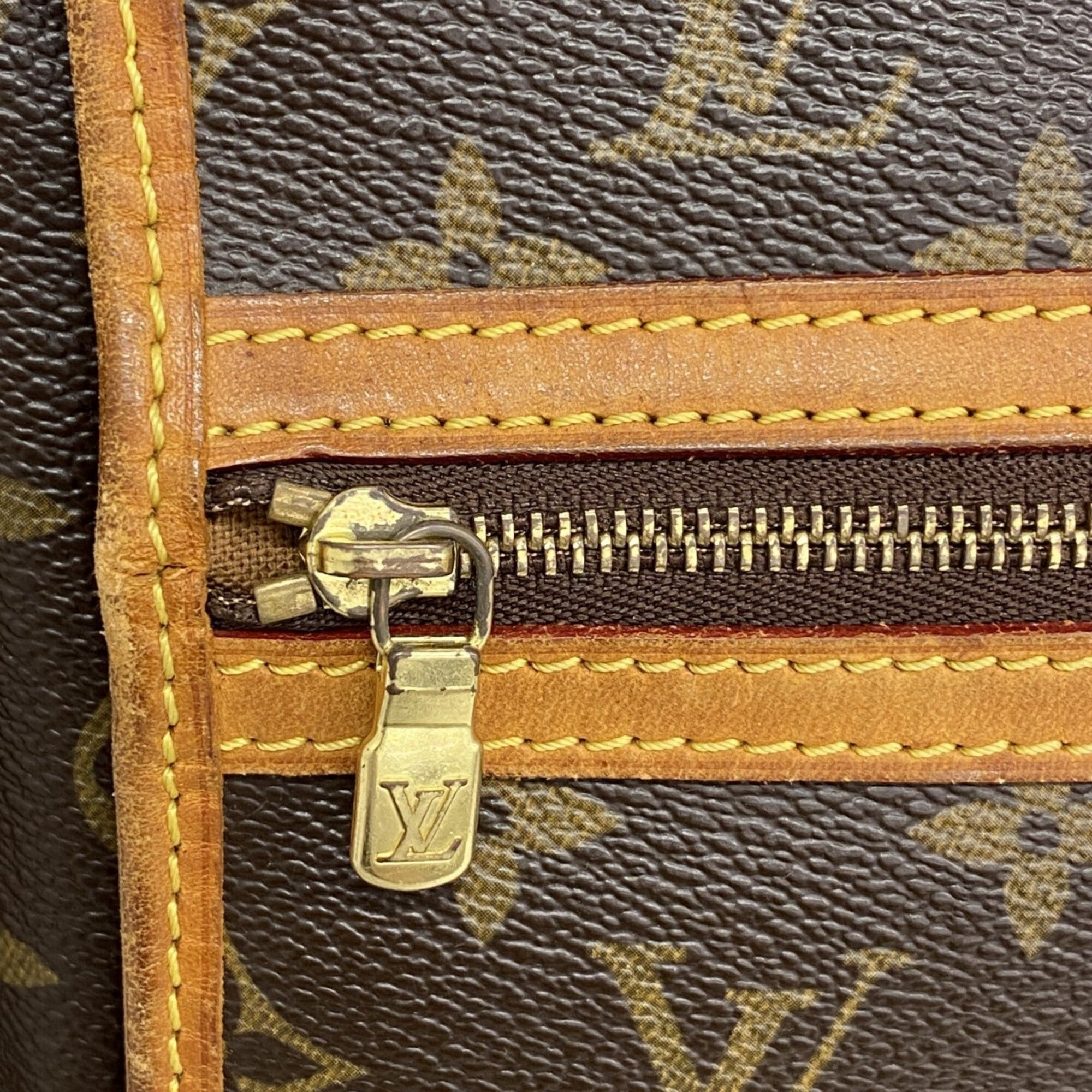 Louis Vuitton Brown Shoulder Bag (Pre-Owned)