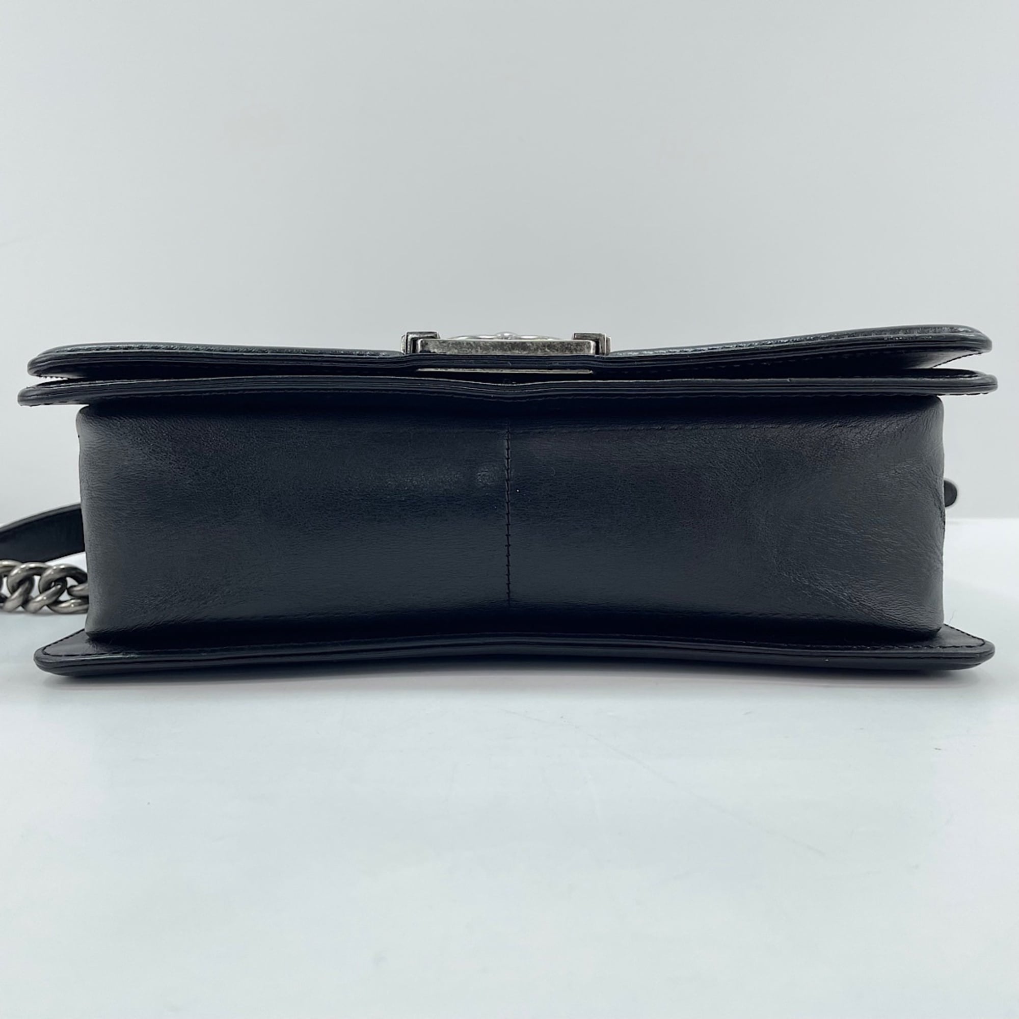 Chanel Boy Chanel Black Leather Shoulder Bag (Pre-Owned)