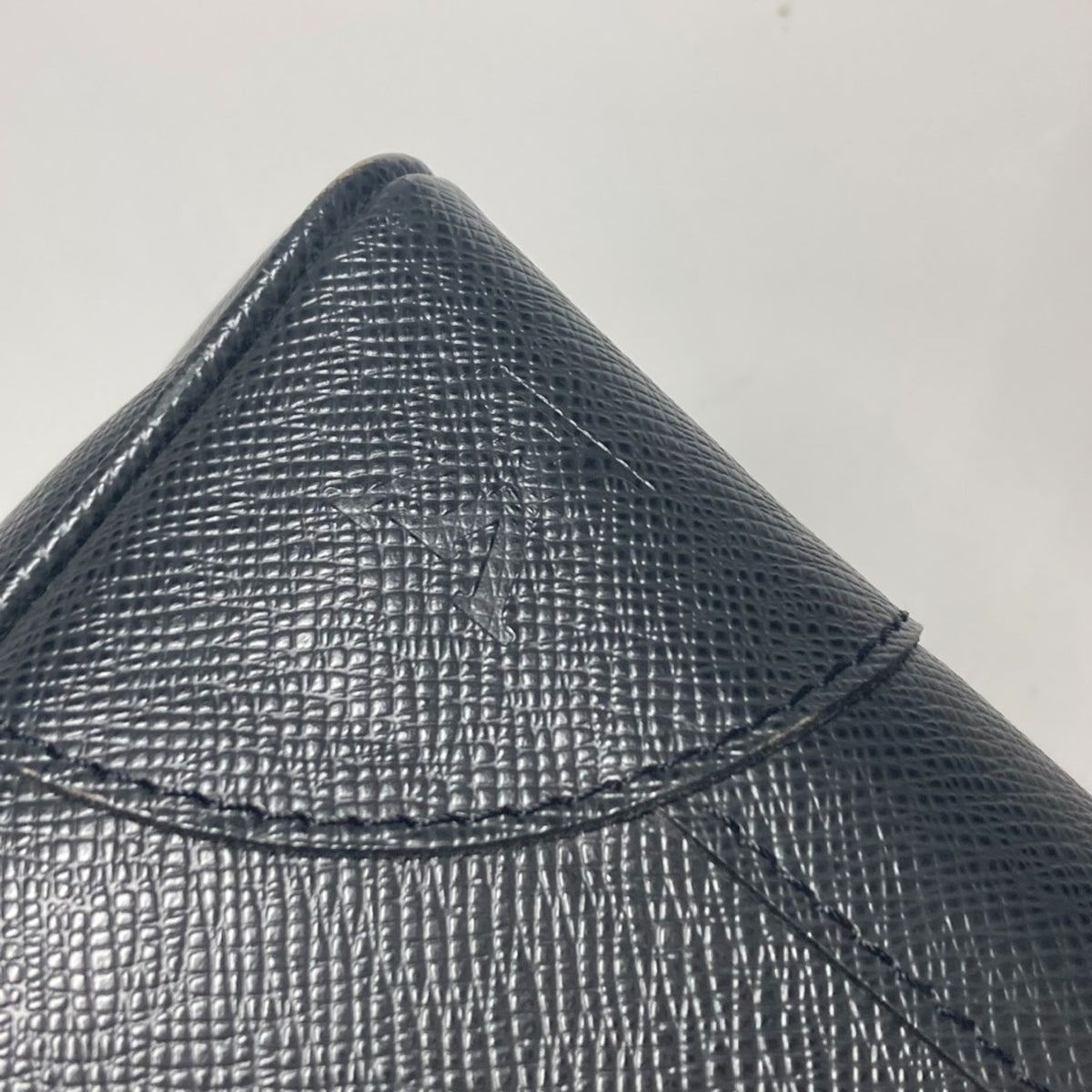 Louis Vuitton Ardoise Black Taiga Leather Boston Bag Handbag (Pre-Owned)