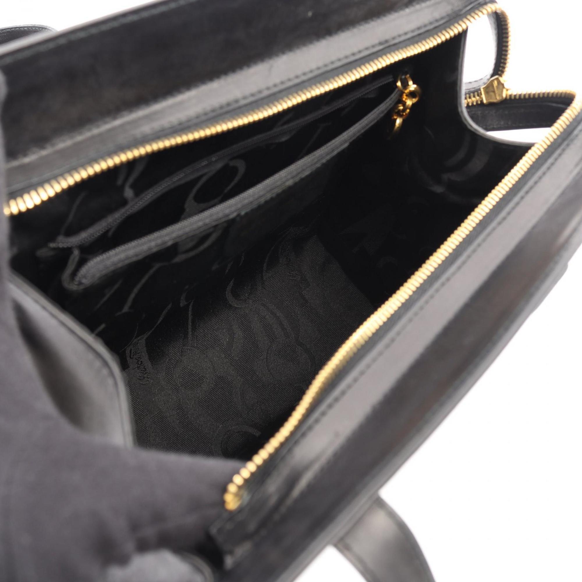 Salvatore Ferragamo Black Leather Handbag Shoulder Bag (Pre-Owned)