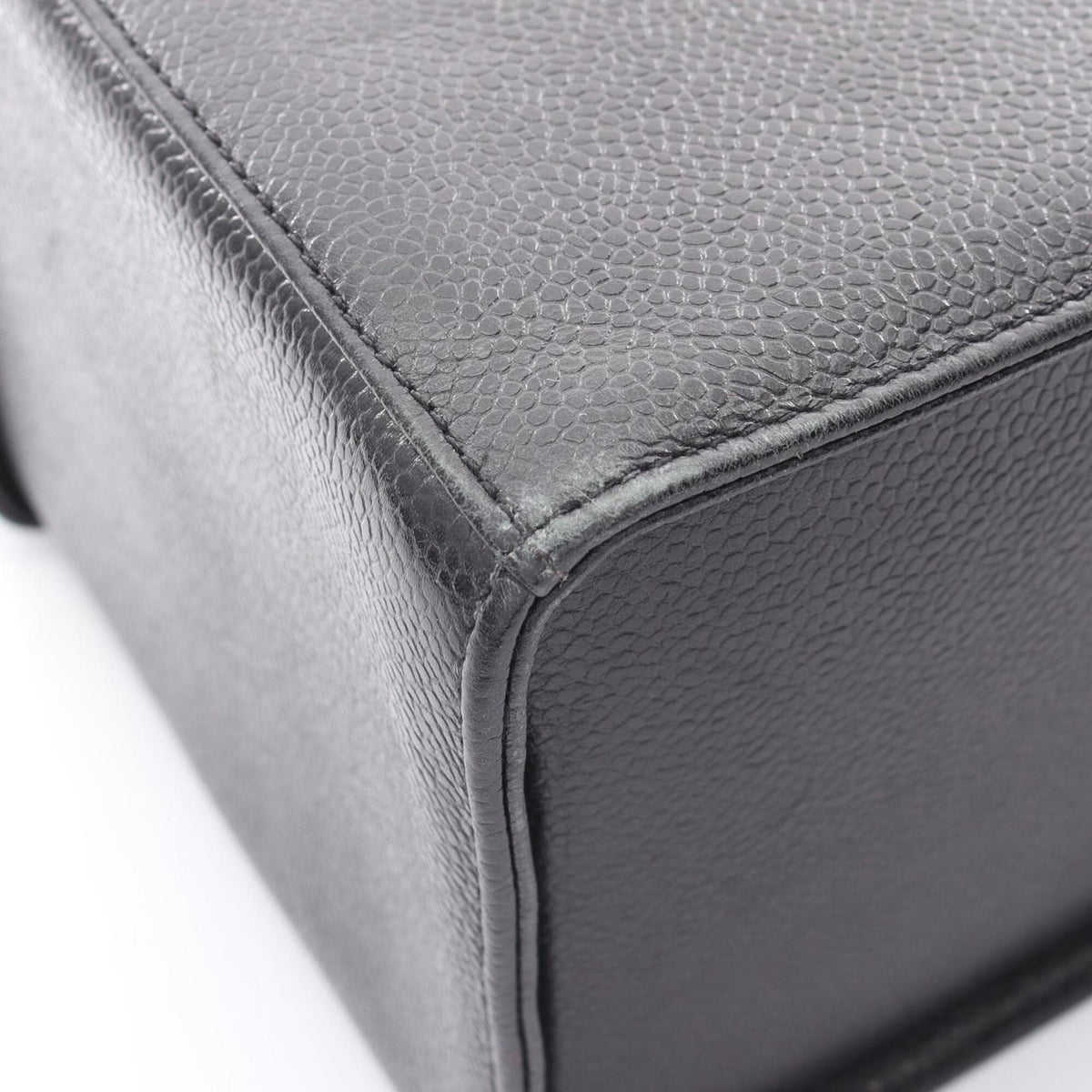 Chanel Black Grained Calfskin Handbag (Pre-Owned)