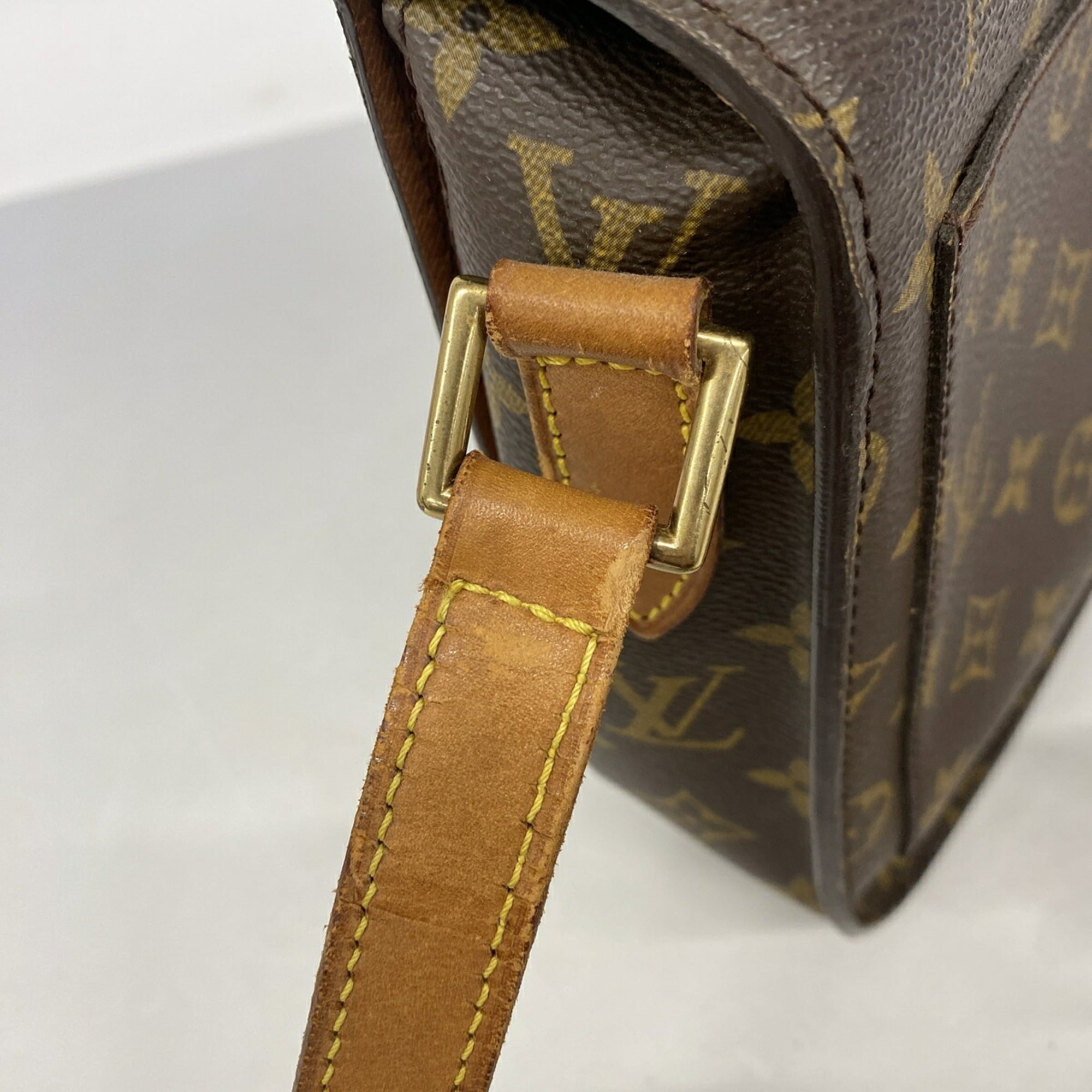 Louis Vuitton Brown Shoulder Bag (Pre-Owned)