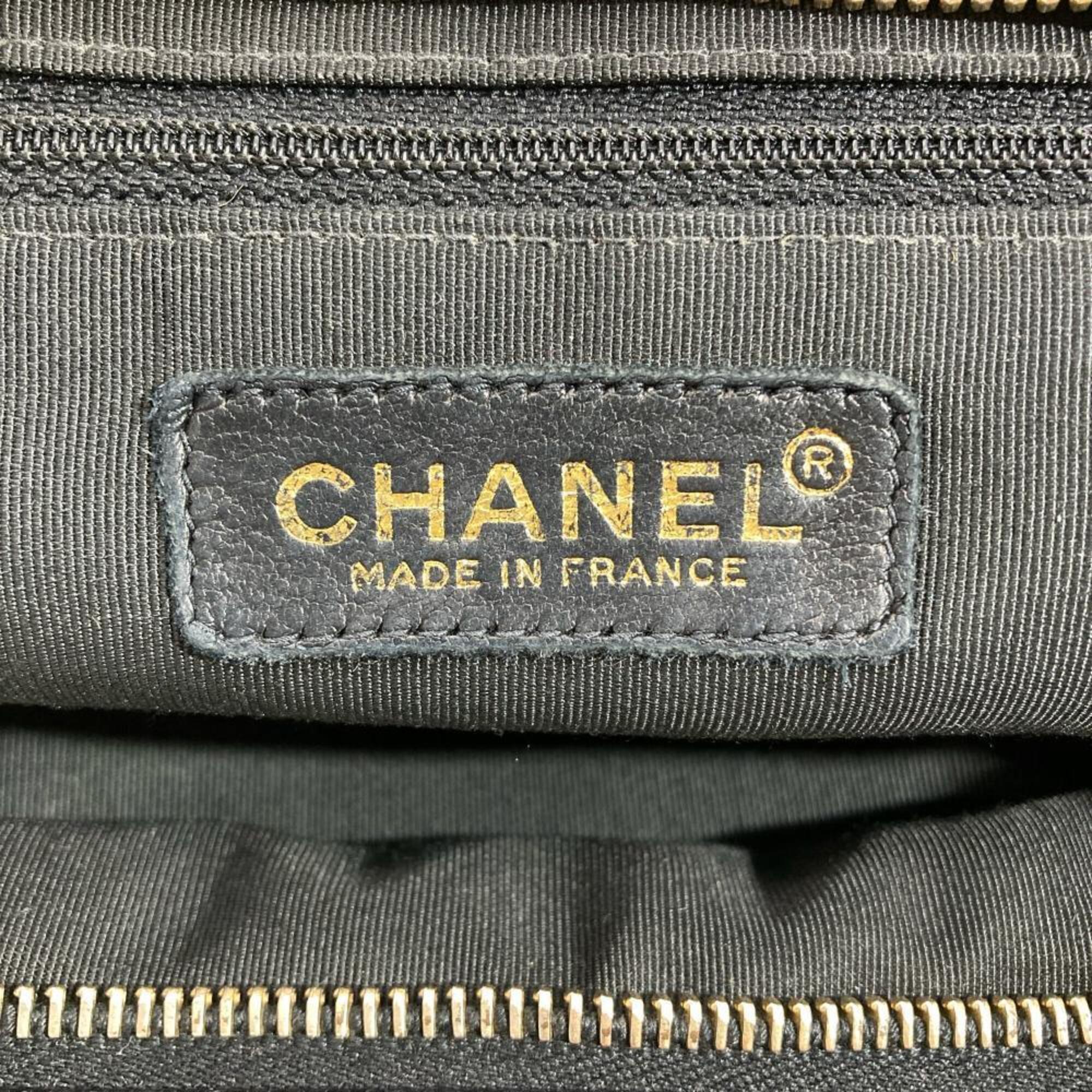 Chanel Black Grained Calfskin Shoulder Bag (Pre-Owned)