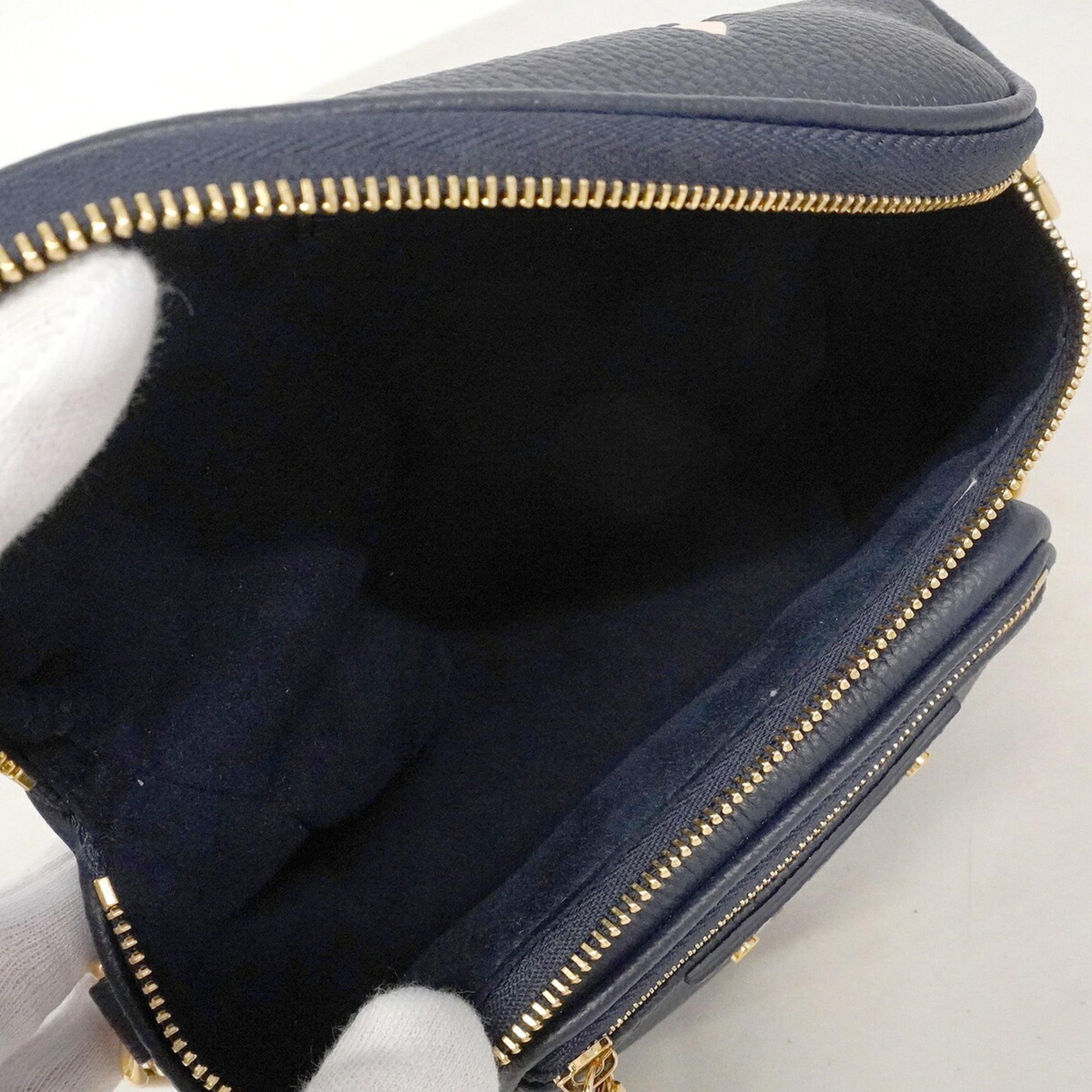 Louis Vuitton Cream Navy Shoulder Bag (Pre-Owned)