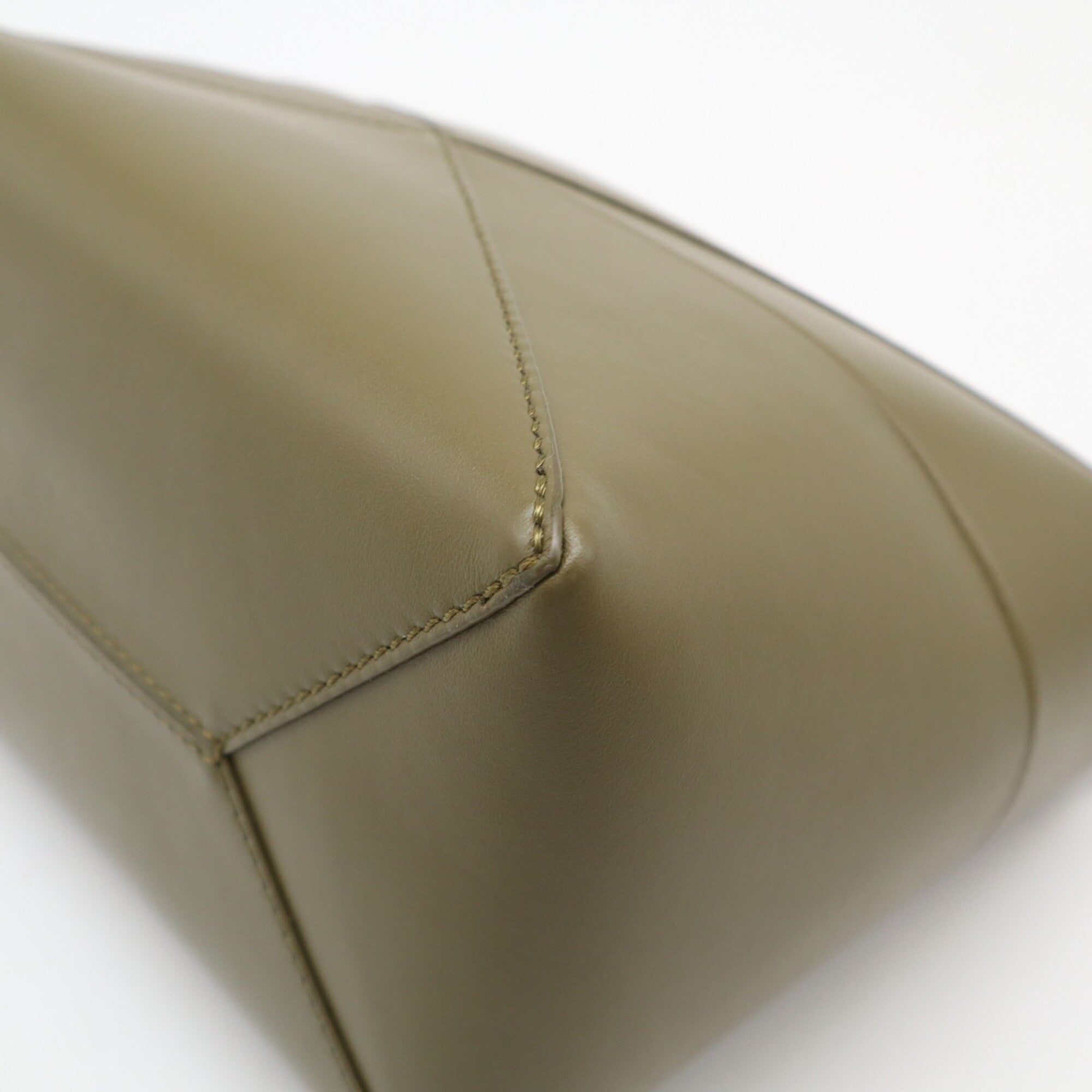 Loewe Puzzle Khaki Leather Clutch Bag (Pre-Owned)