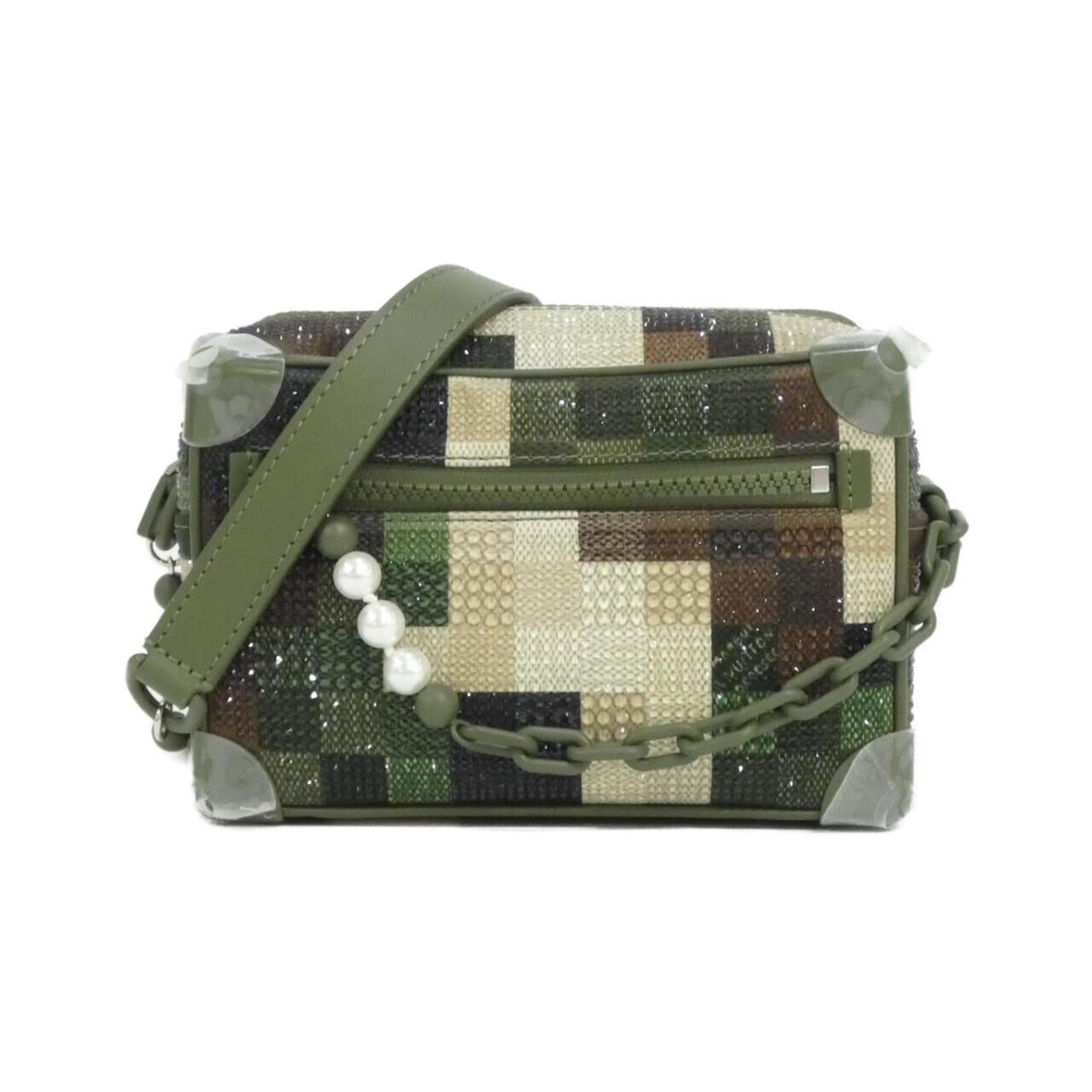 Louis Vuitton Vert Satin Shoulder Bag (Pre-Owned)