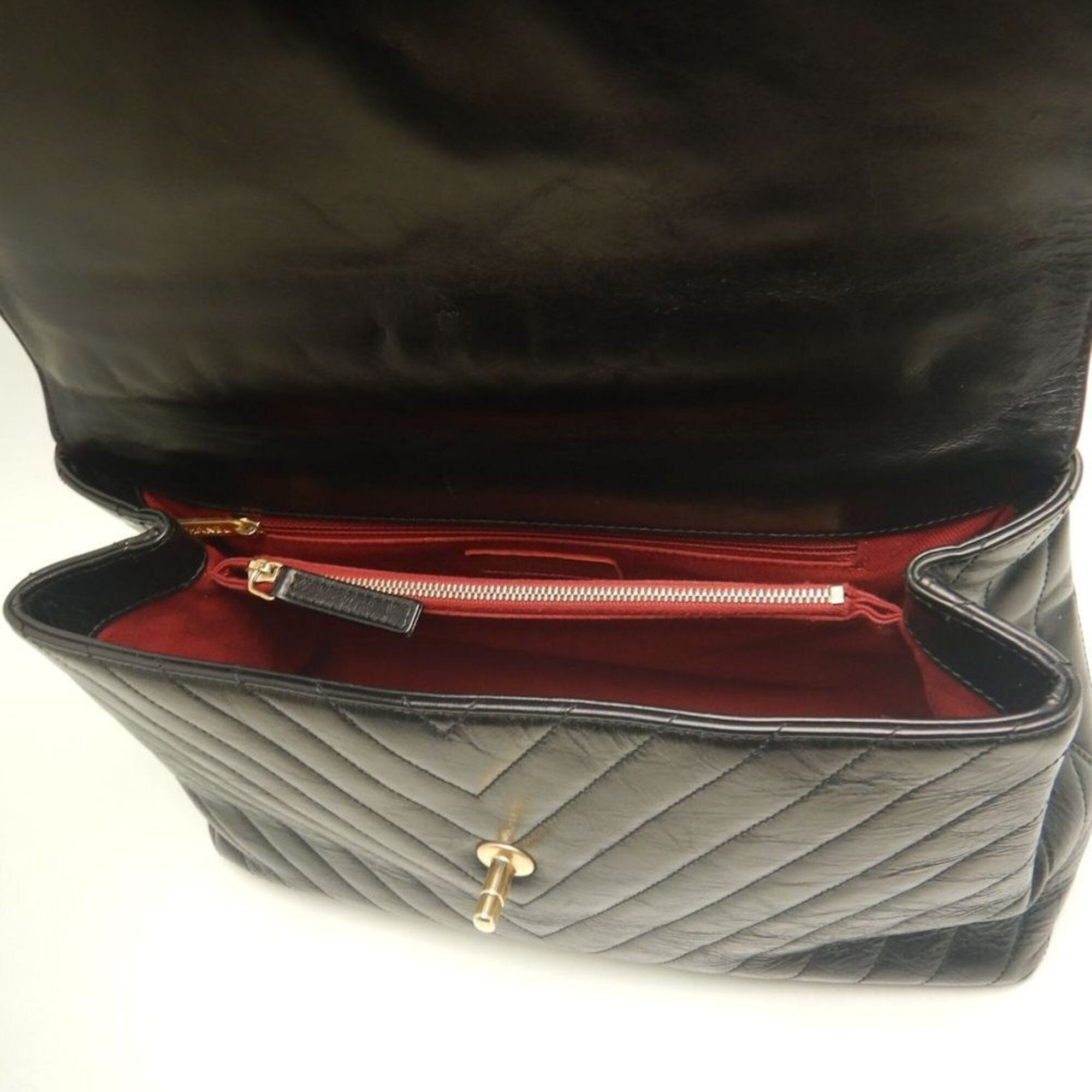 Chanel Black Leather Handbag (Pre-Owned)