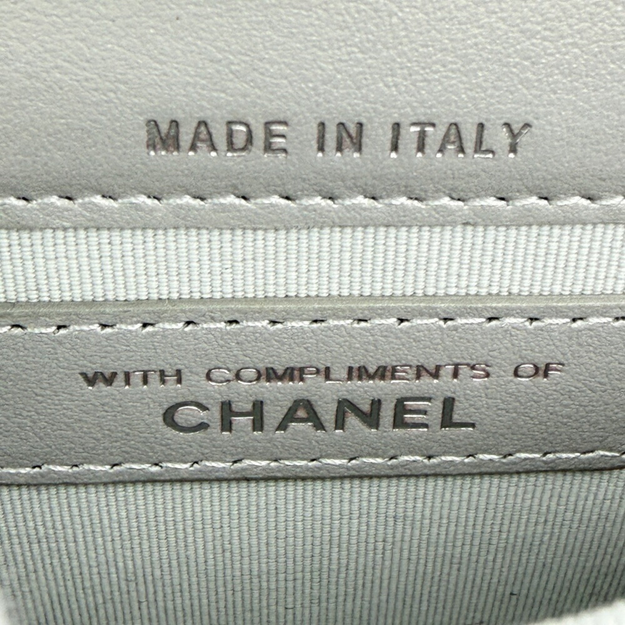 Chanel Matelasse Silver Leather Shoulder Bag (Pre-Owned)