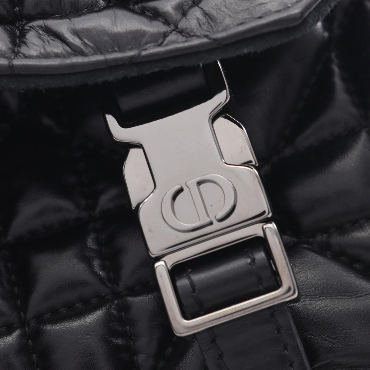 Christian Dior Black Leather Shoulder Bag (Pre-Owned)