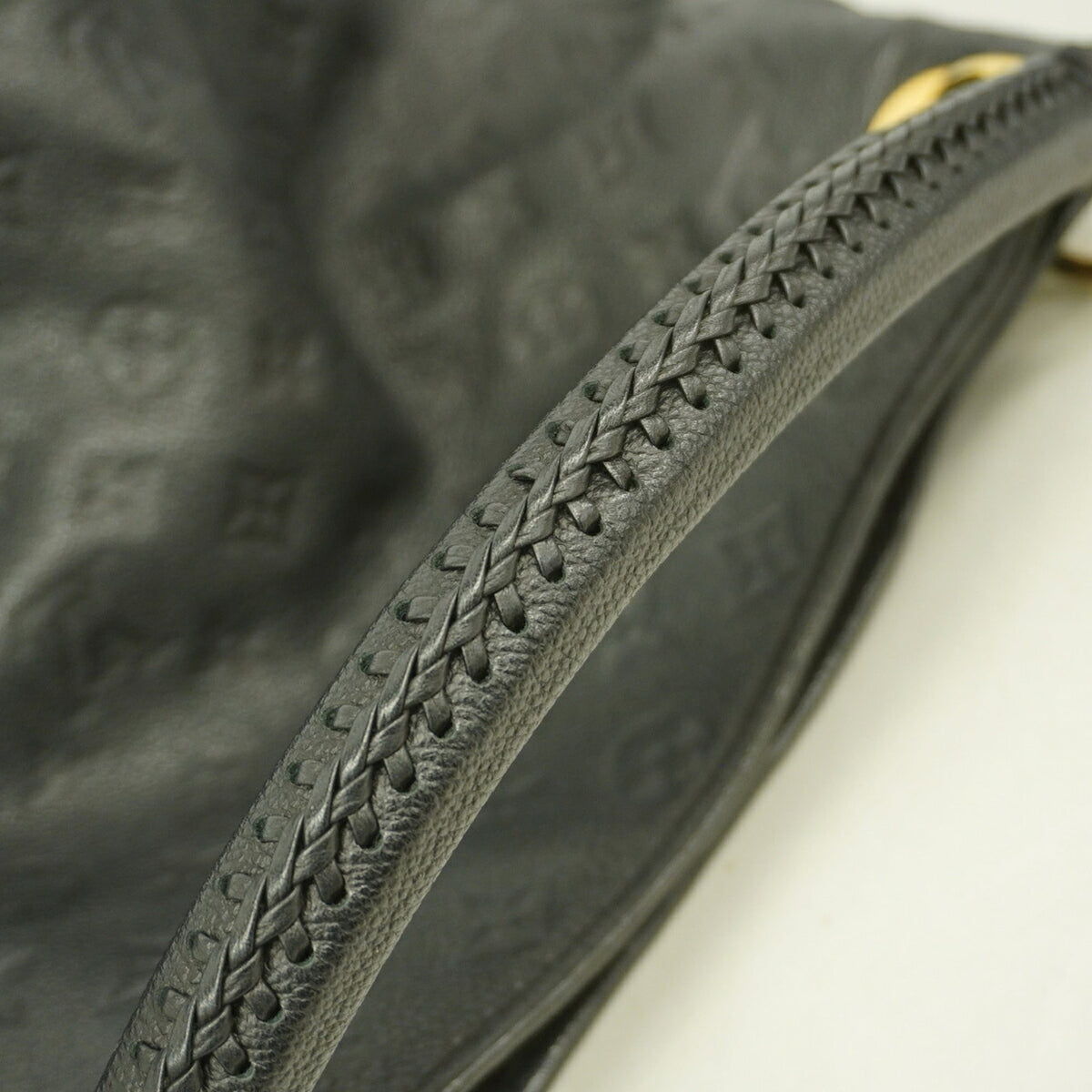 Louis Vuitton Noir Shoulder Bag (Pre-Owned)
