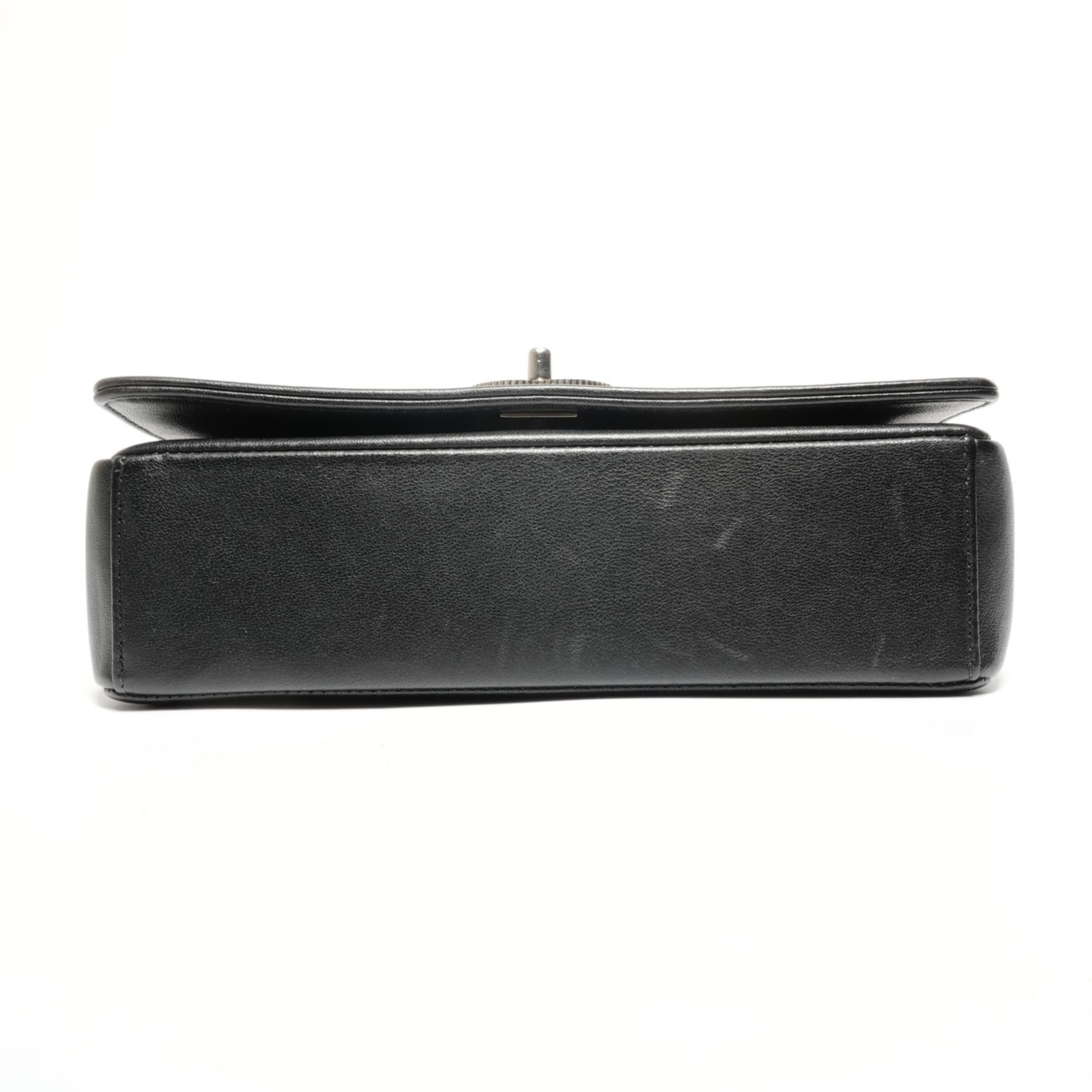 Chanel Black Leather Shoulder Bag (Pre-Owned)