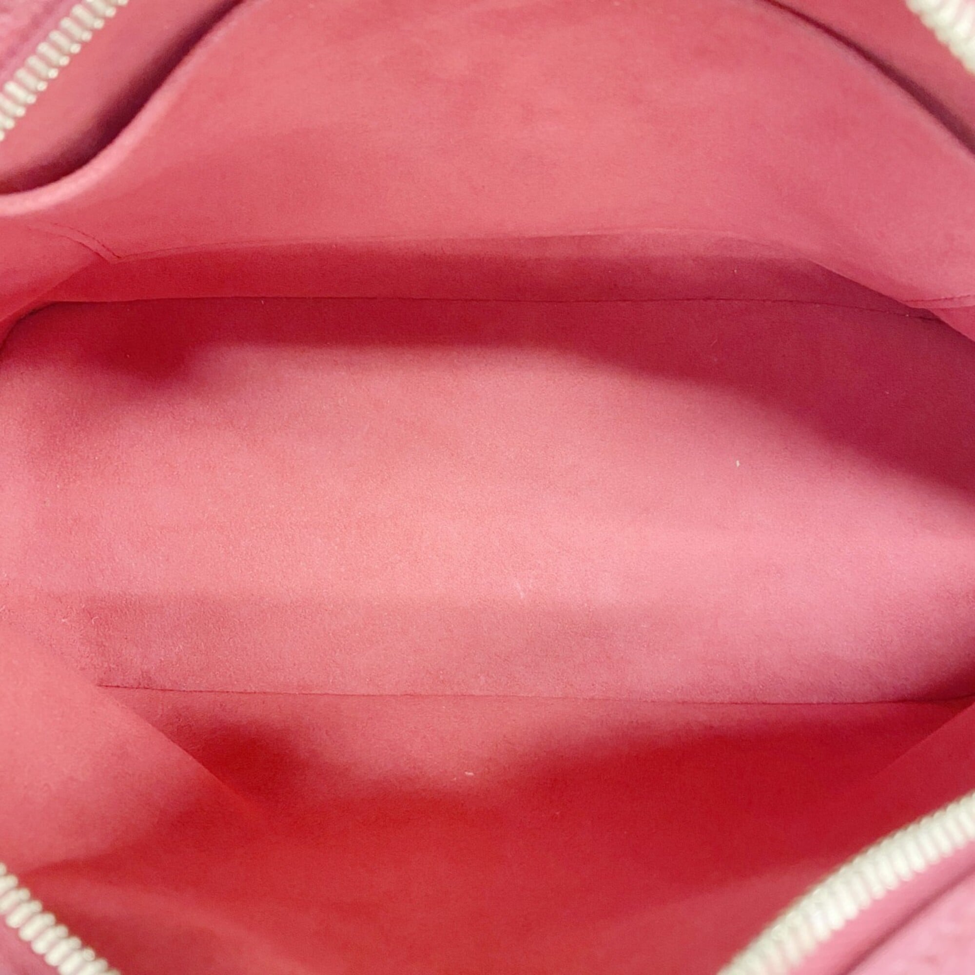 Louis Vuitton Rouge Handbag (Pre-Owned)