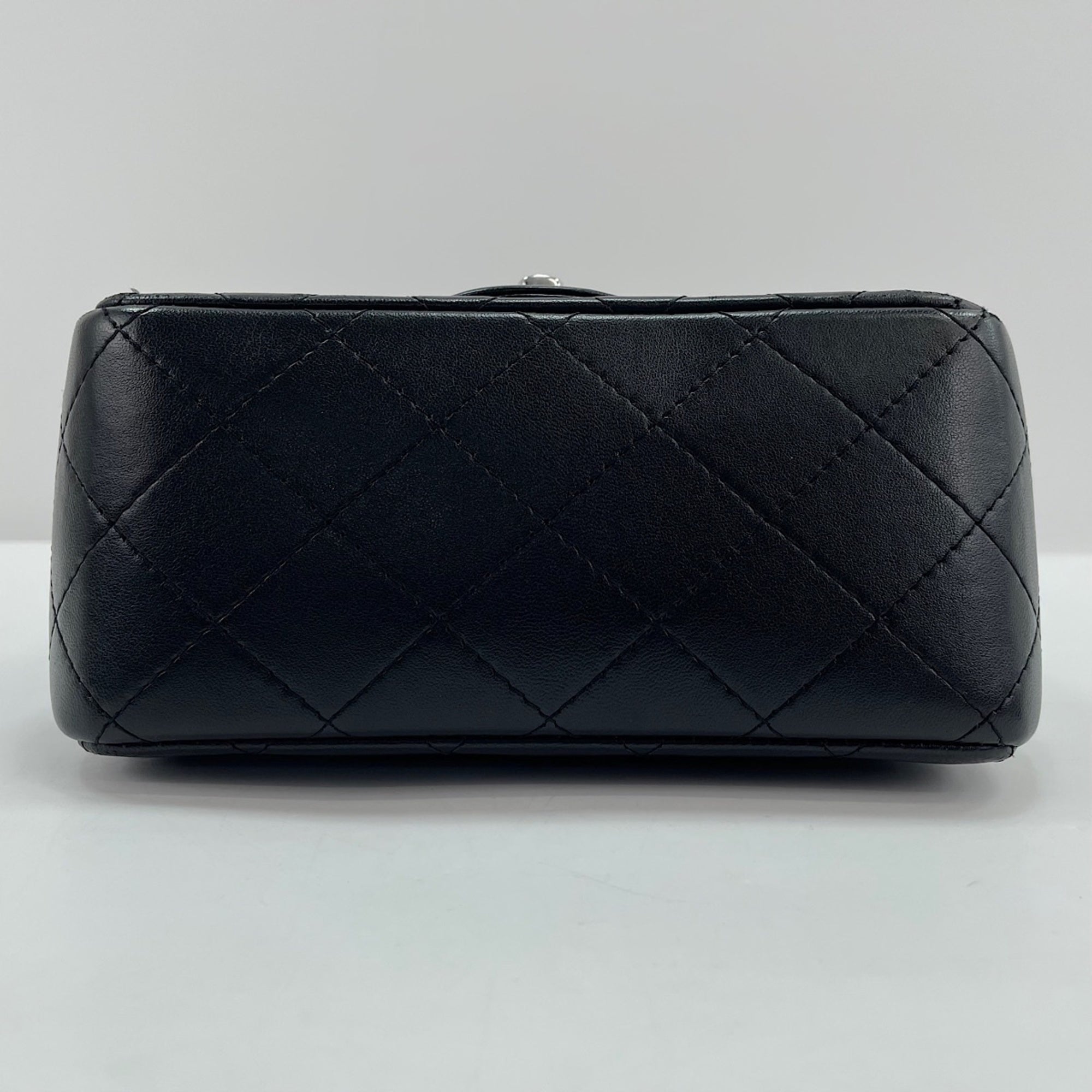 Chanel Black Shoulder Bag (Pre-Owned)