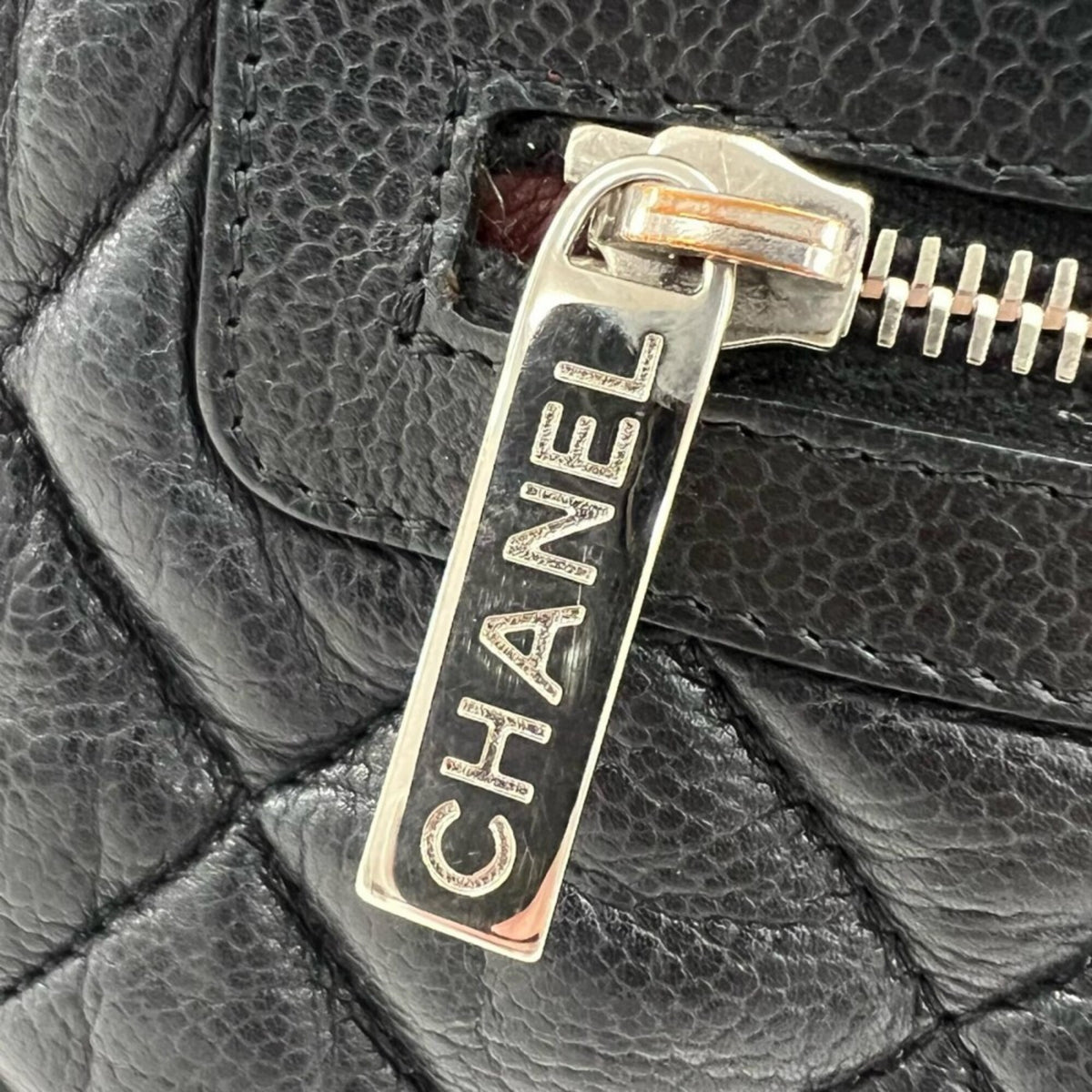 Chanel Black Leather Handbag (Pre-Owned)