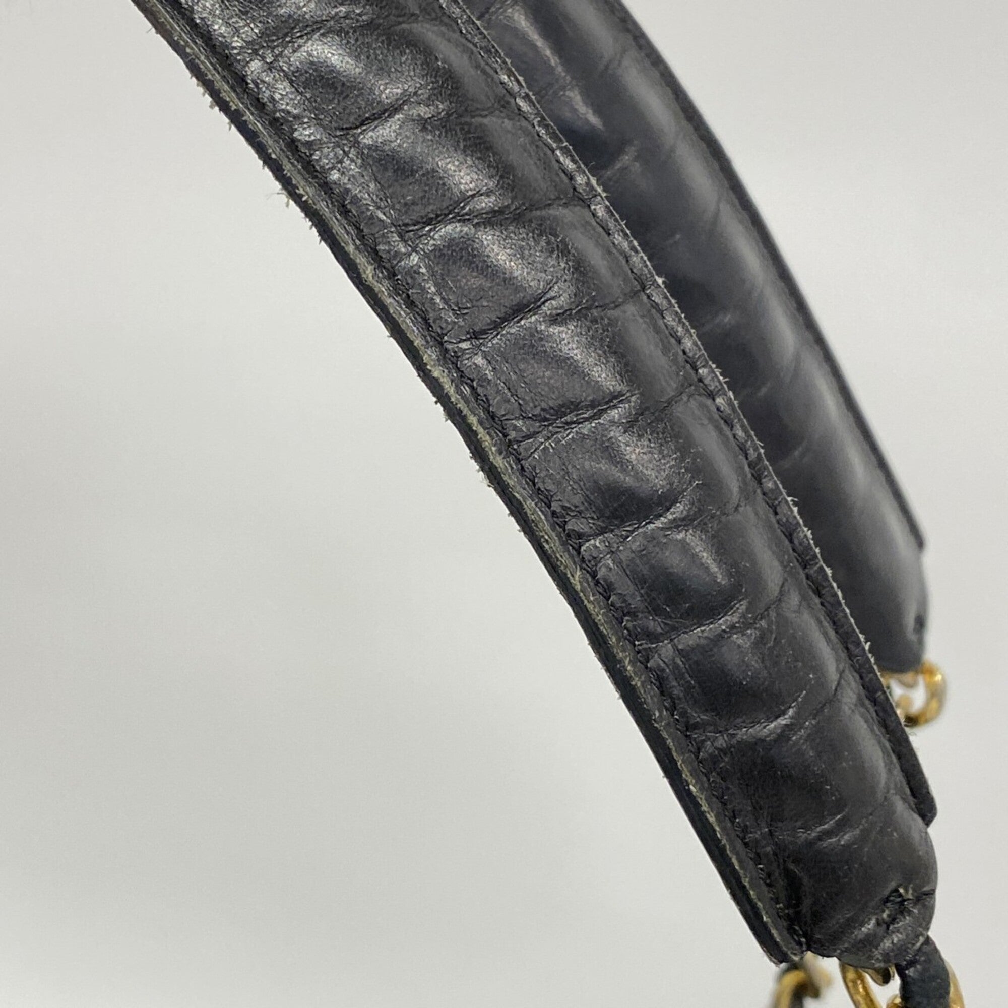 Chanel Black Leather Shoulder Bag (Pre-Owned)