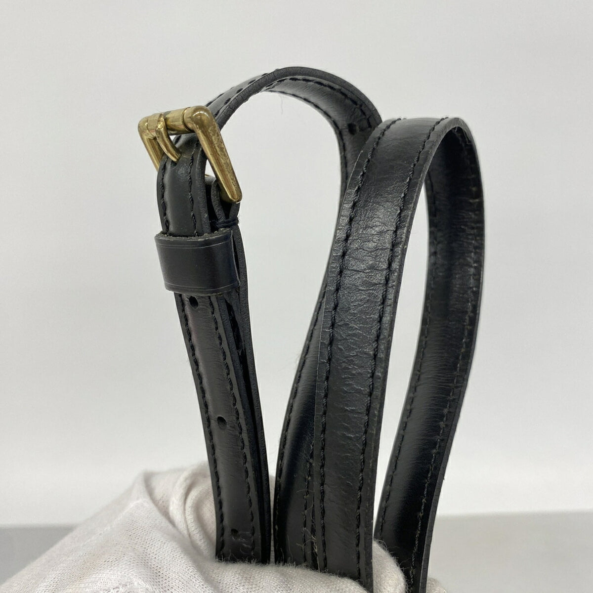 Louis Vuitton Noir Shoulder Bag (Pre-Owned)