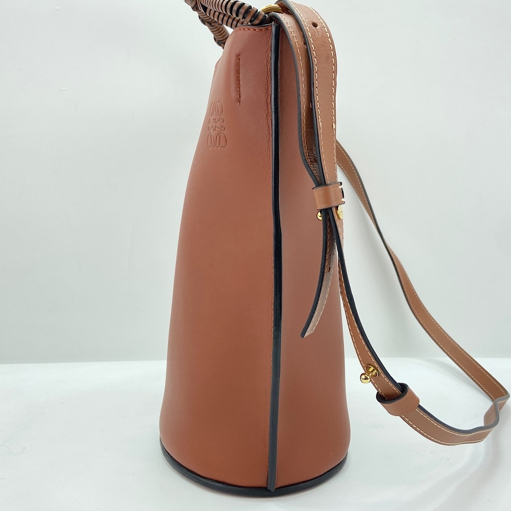 Loewe Brown Shoulder Bag (Pre-Owned)