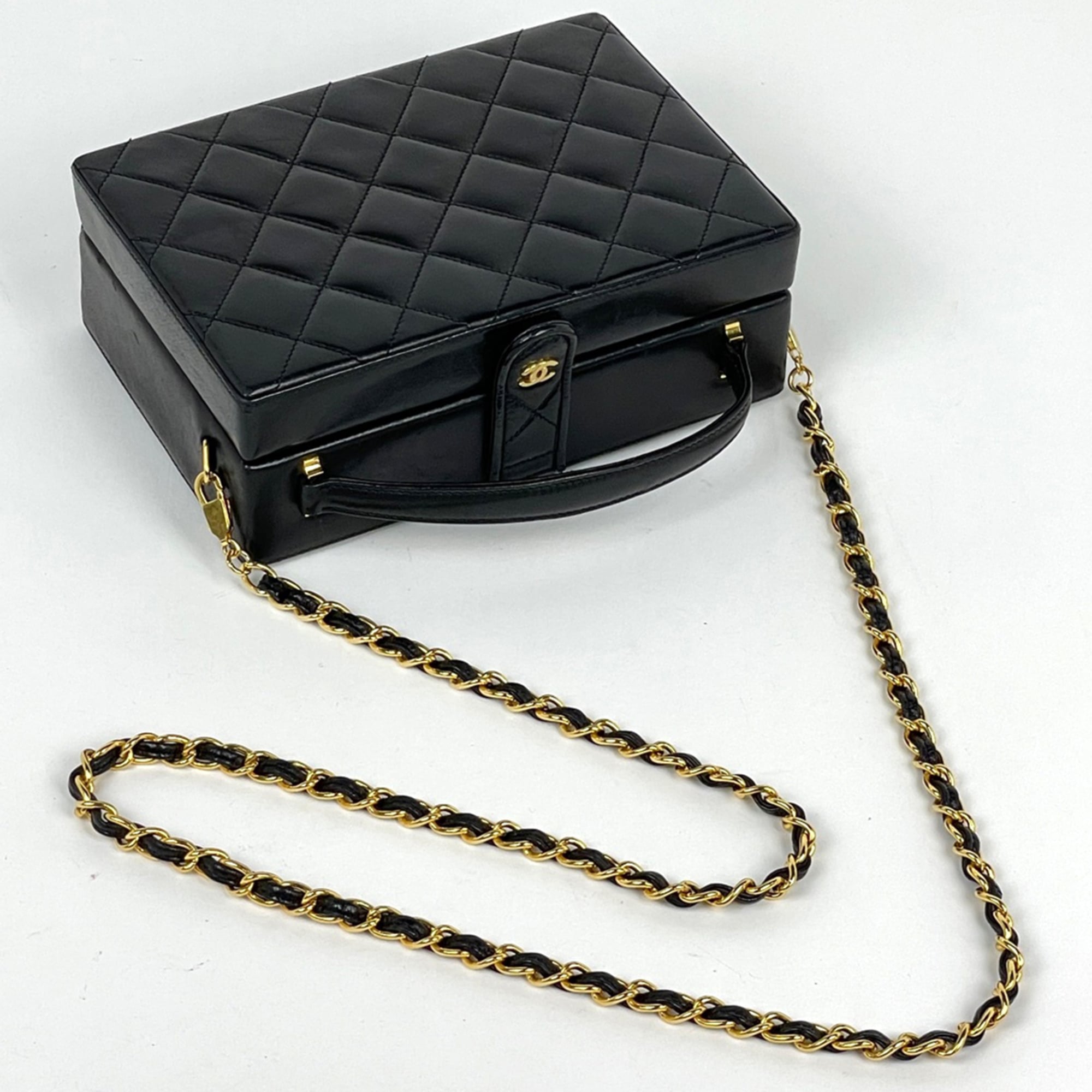 Chanel Black Leather Handbag Shoulder Bag (Pre-Owned)