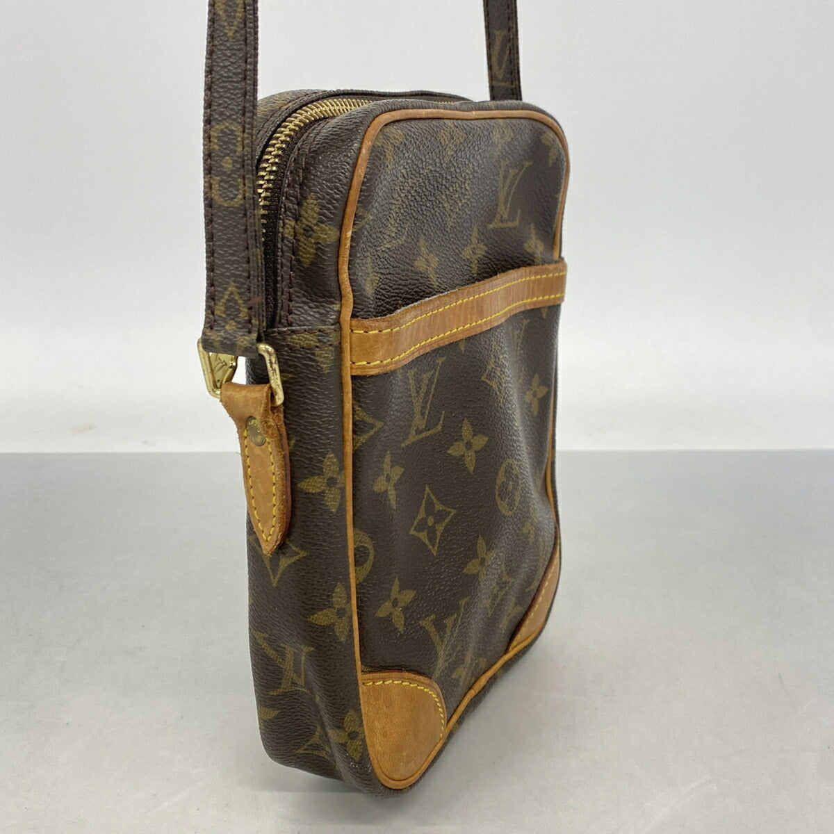 Louis Vuitton Brown Shoulder Bag (Pre-Owned)