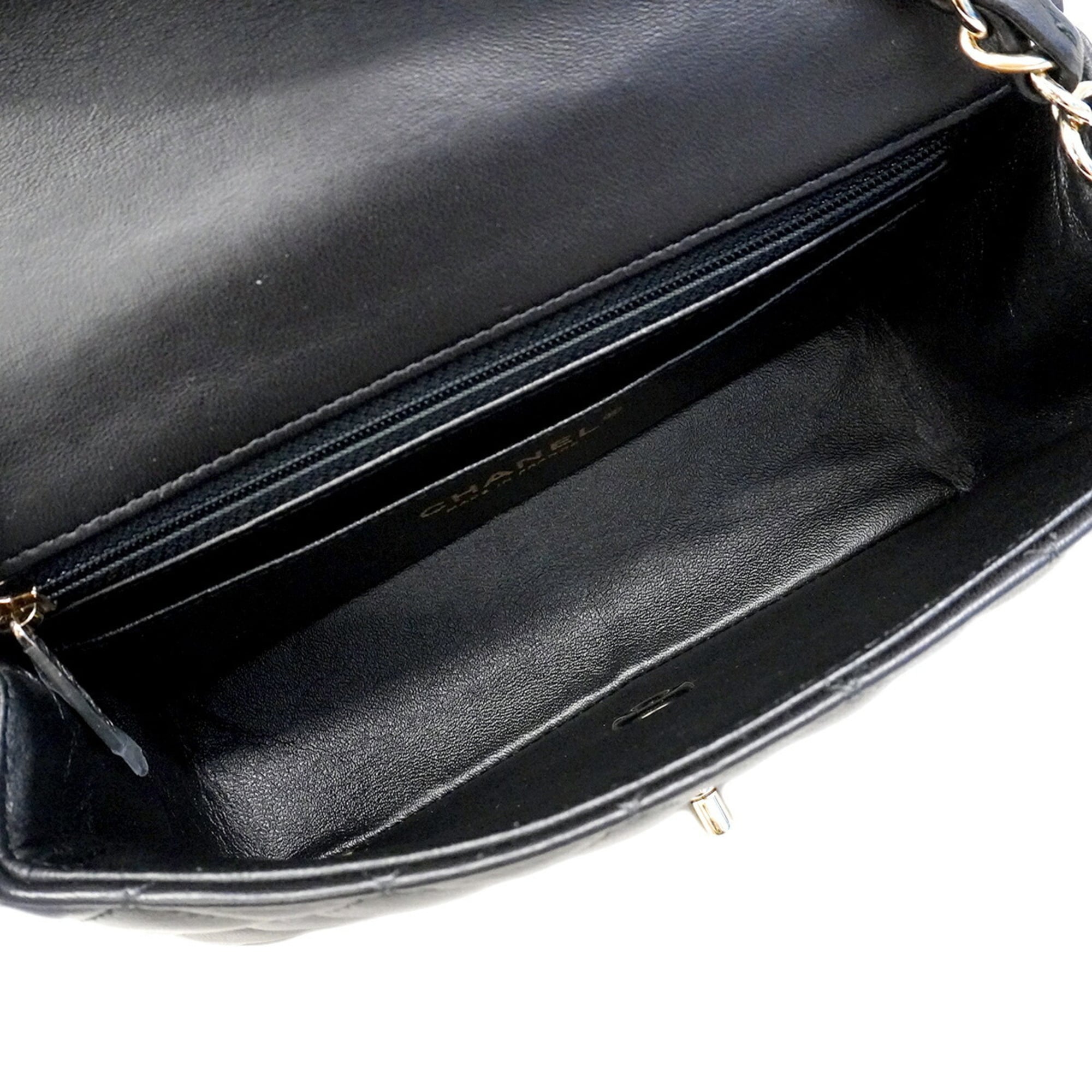 Chanel Black Leather Shoulder Bag (Pre-Owned)
