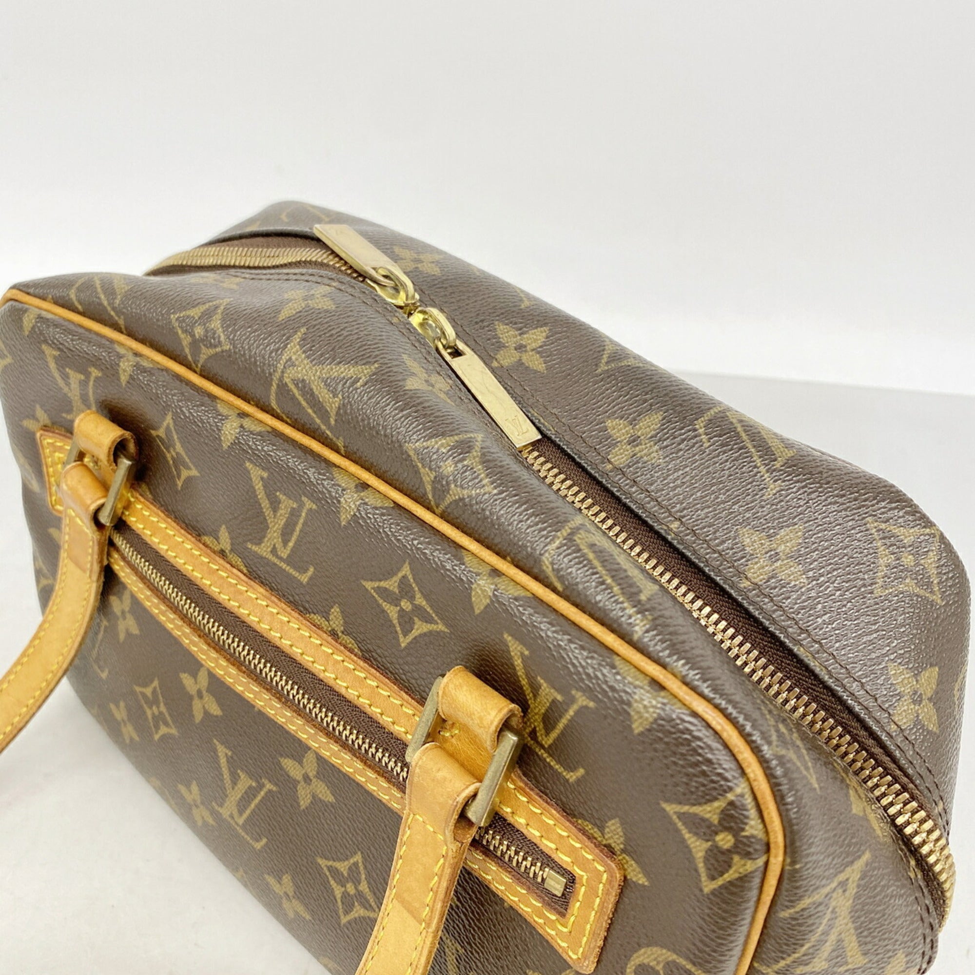 Louis Vuitton Brown Shoulder Bag (Pre-Owned)