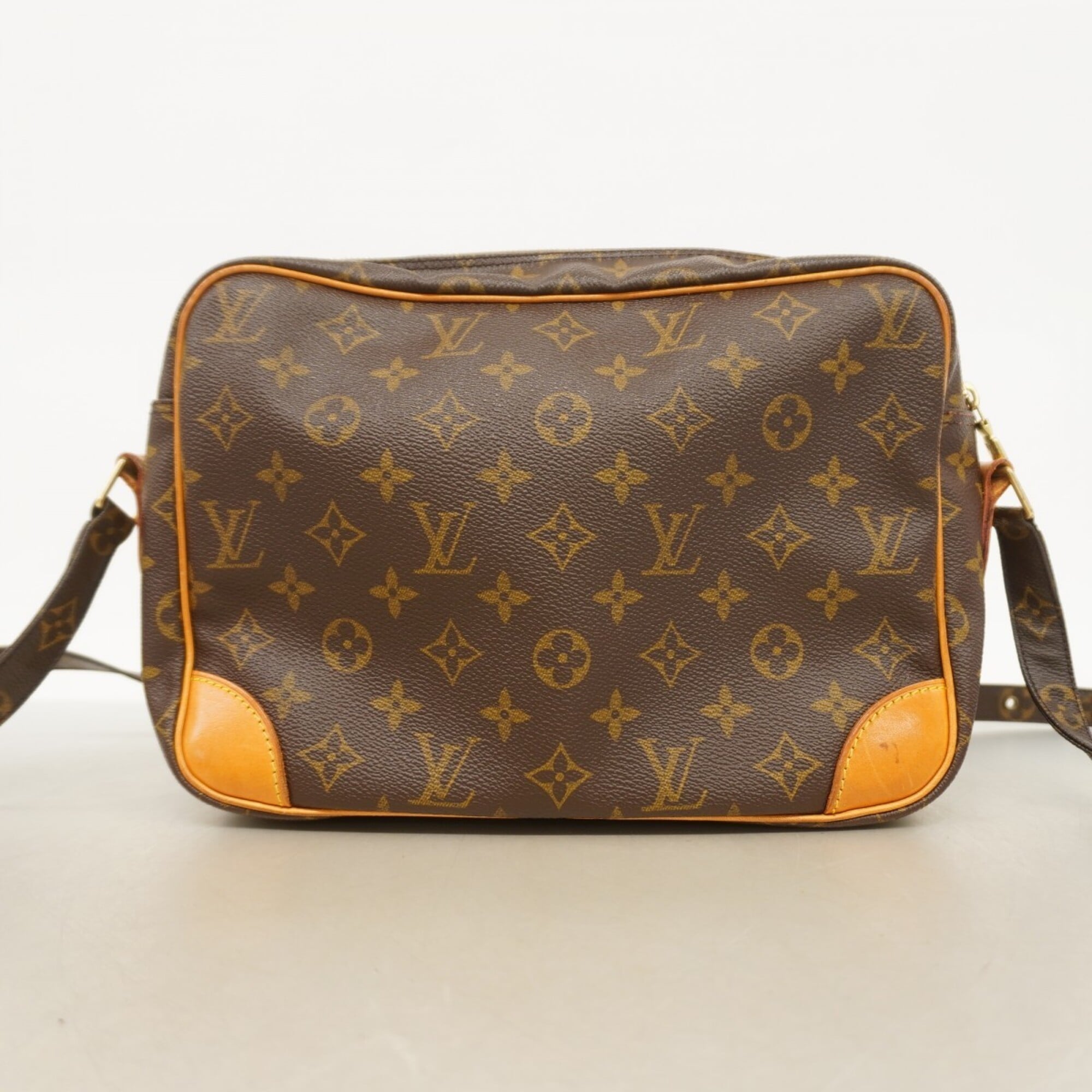 Louis Vuitton Brown Shoulder Bag (Pre-Owned)