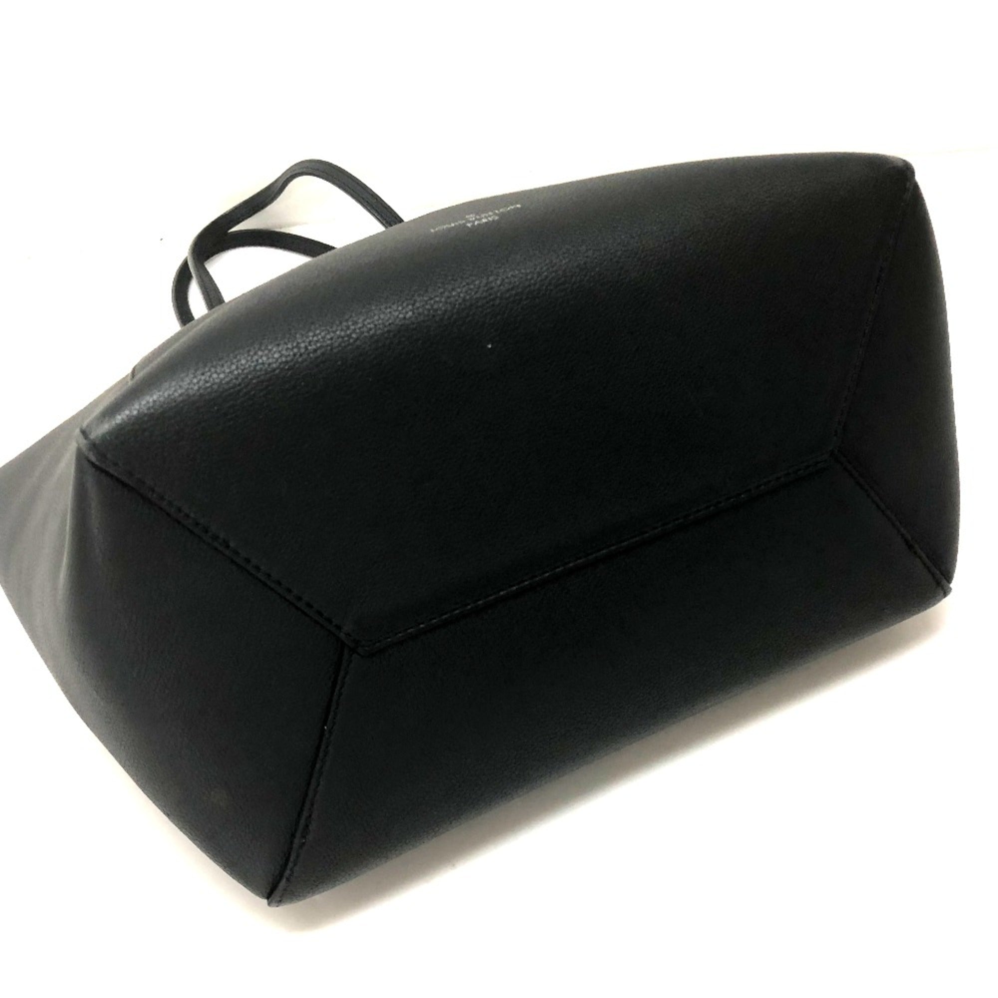 Louis Vuitton Black Leather Shoulder Bag (Pre-Owned)