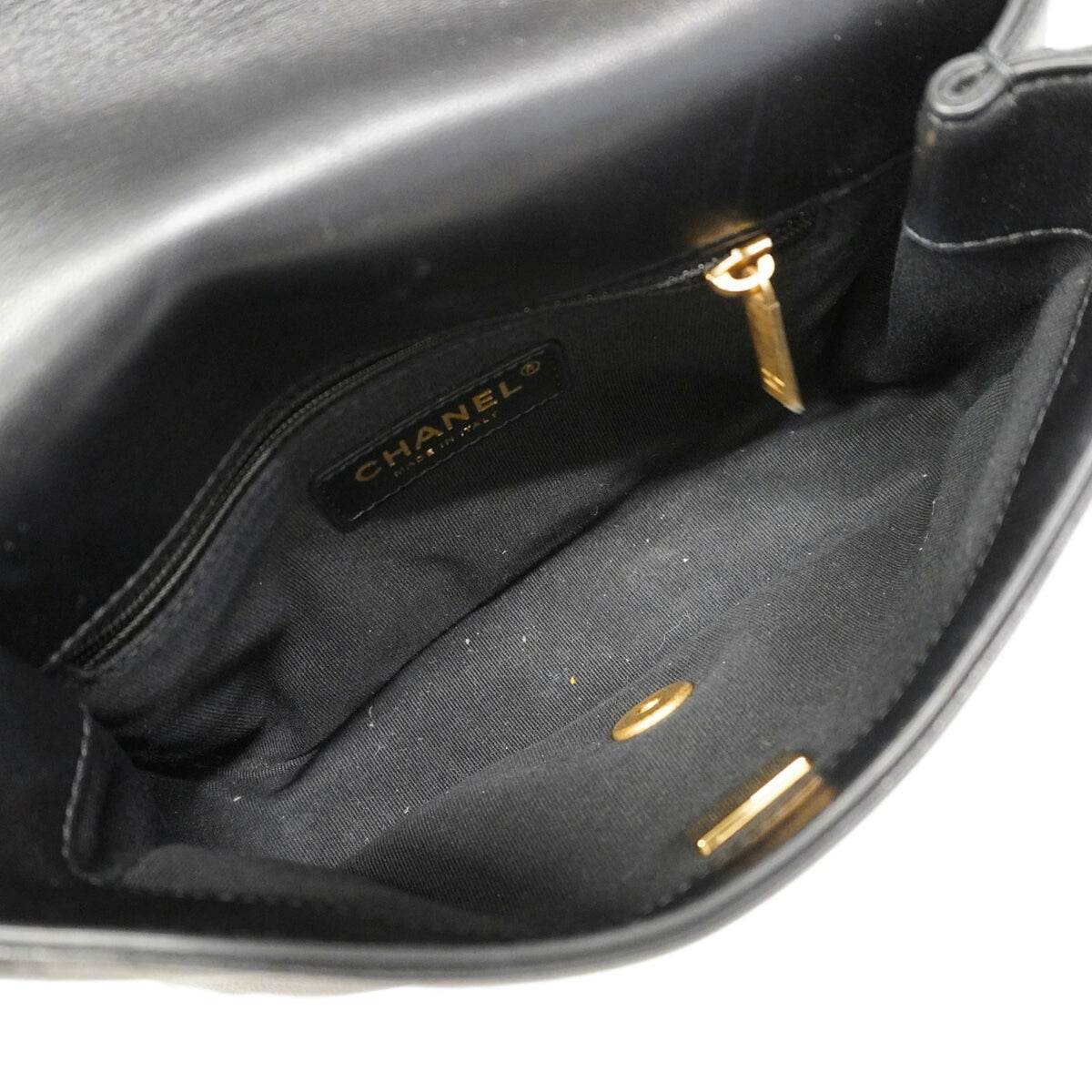 Chanel Black Leather Shoulder Bag (Pre-Owned)