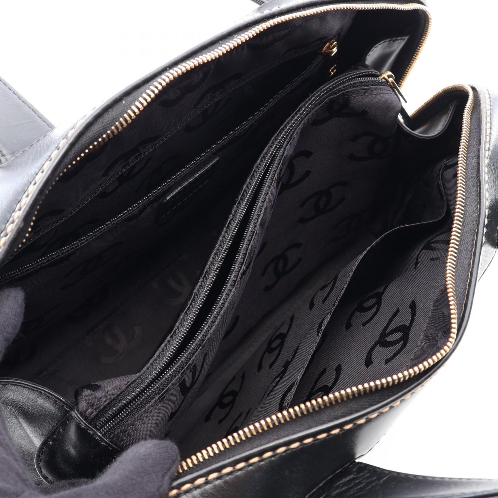 Chanel Black Leather Handbag (Pre-Owned)